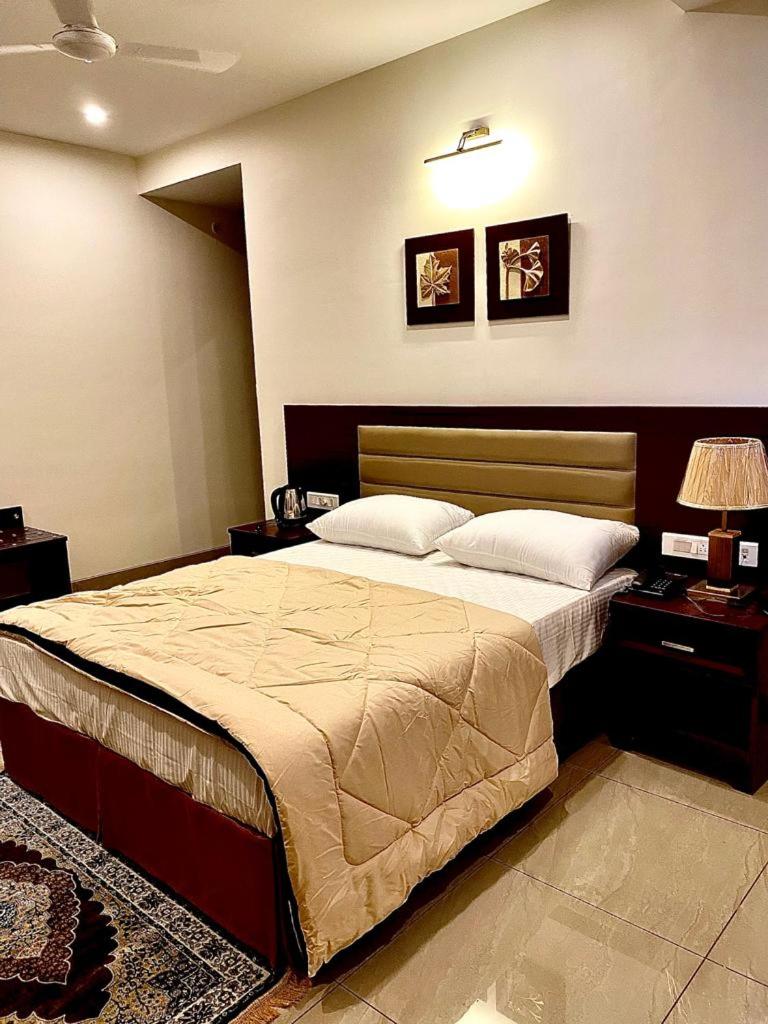 Deluxe Queen Room - Photo 1