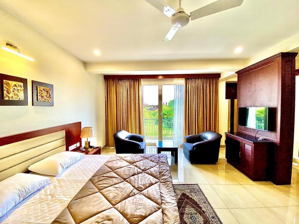 Deluxe King Room