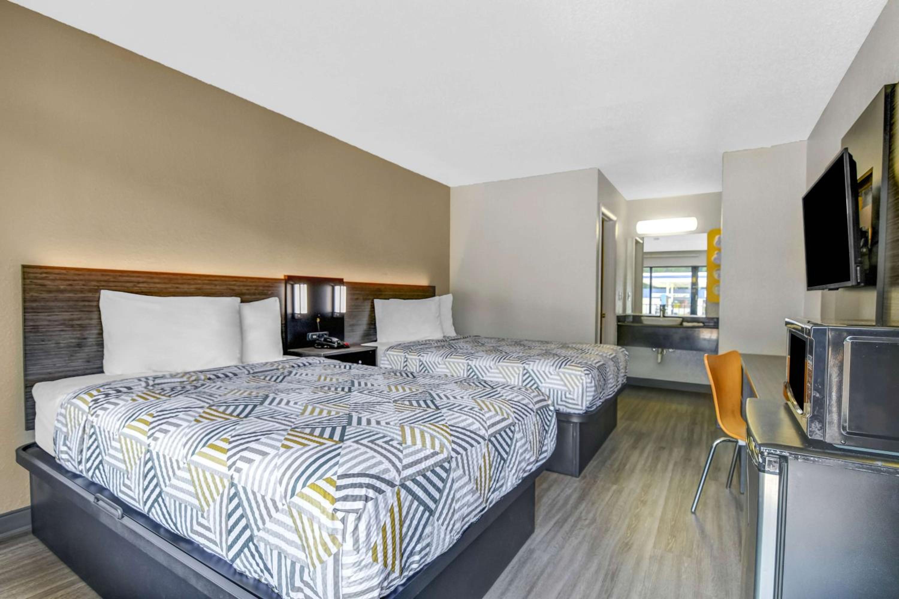 Quadruple Room - Non-Smoking photo 1