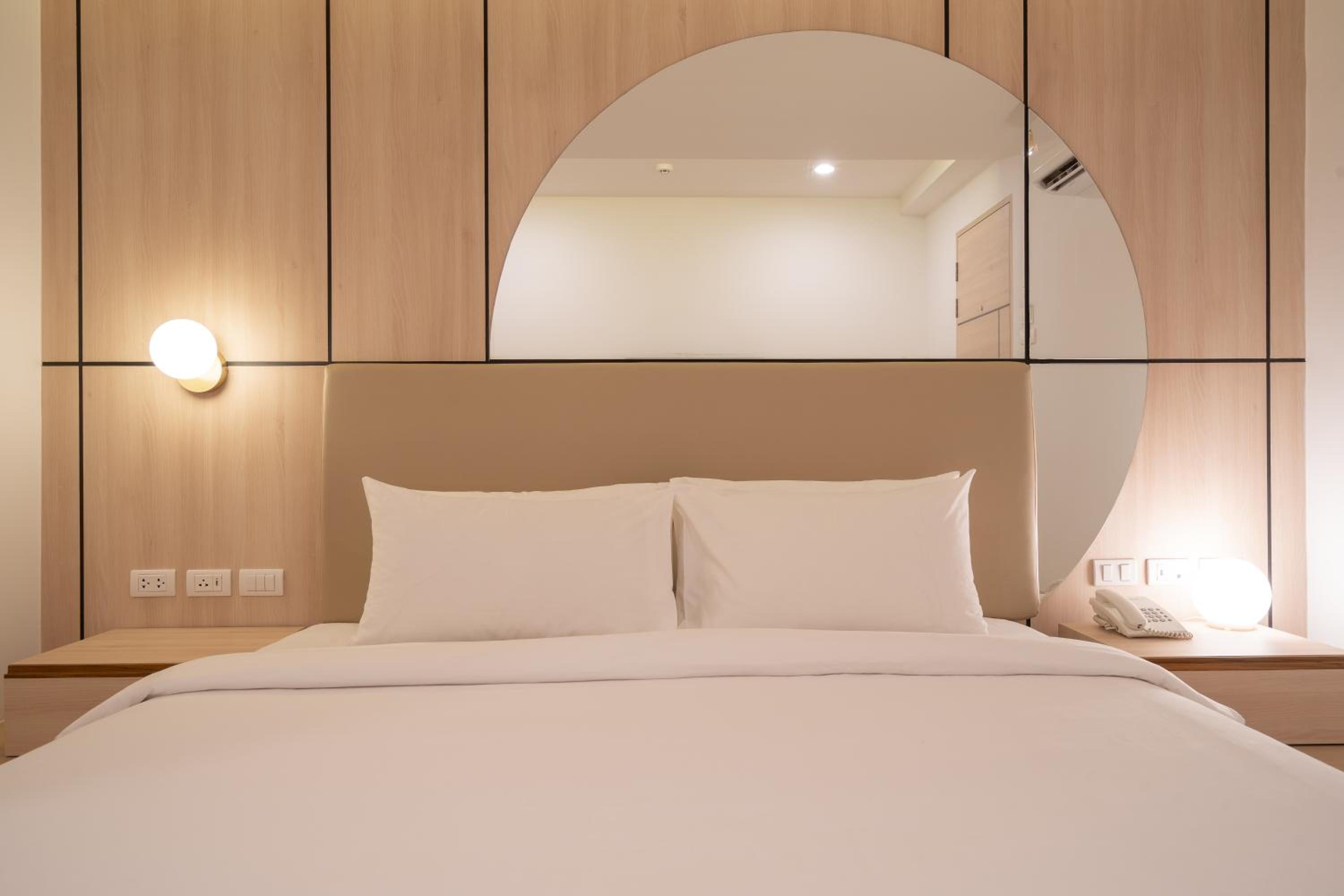 Standard Double Room -No Window - Photo 1