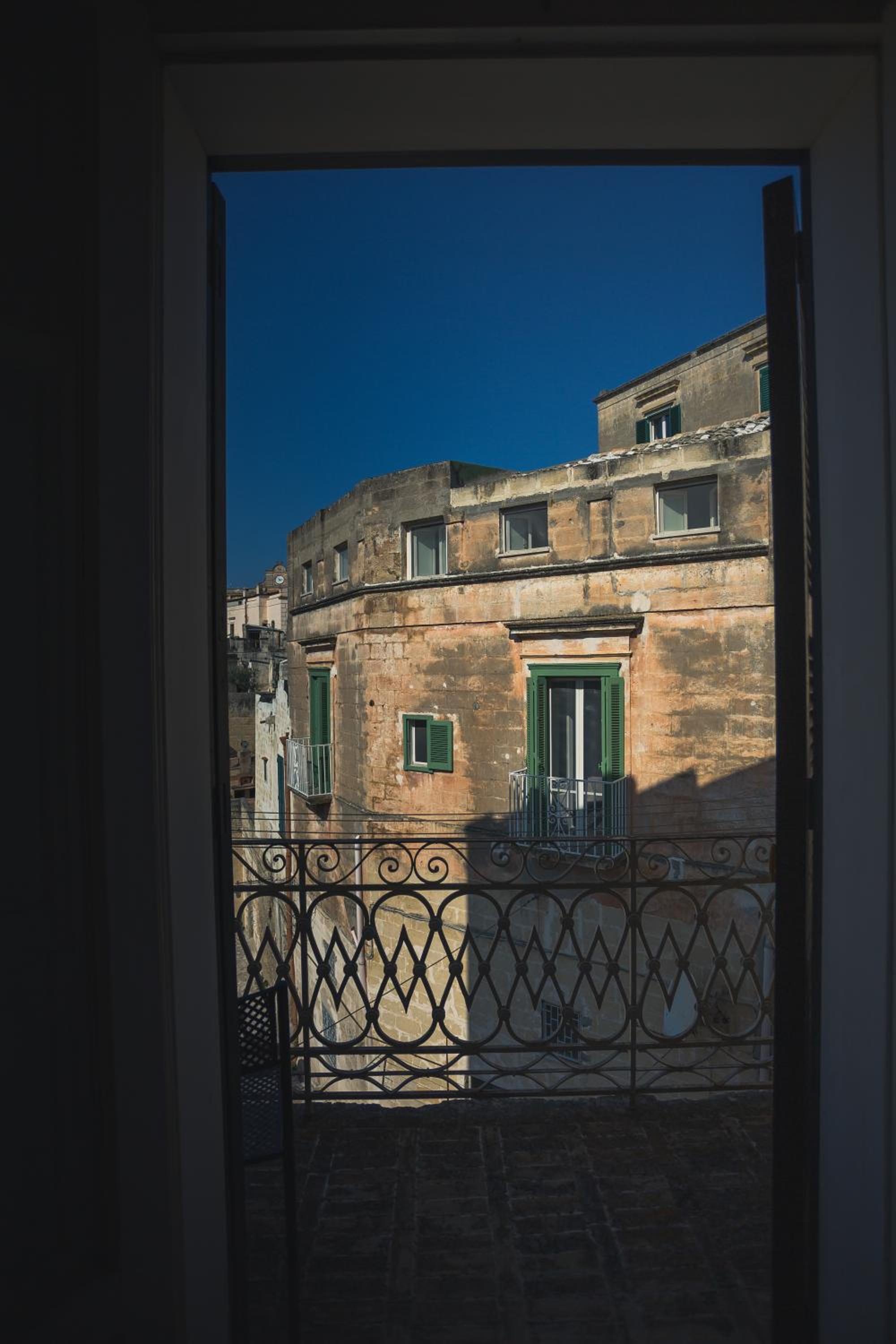 Double Room with Balcony - Photo 12