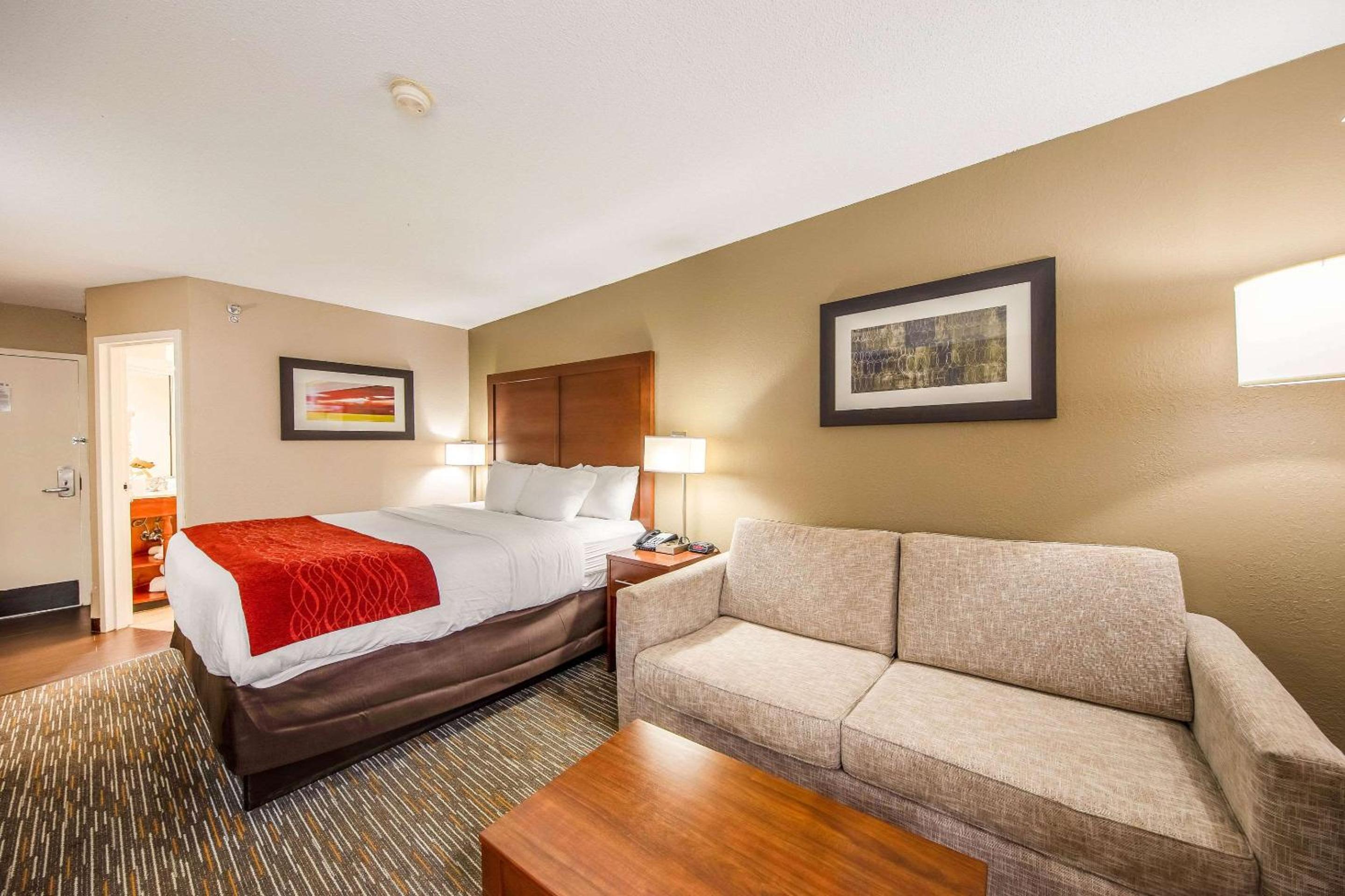 Superior King Room - Non-Smoking - Photo 6