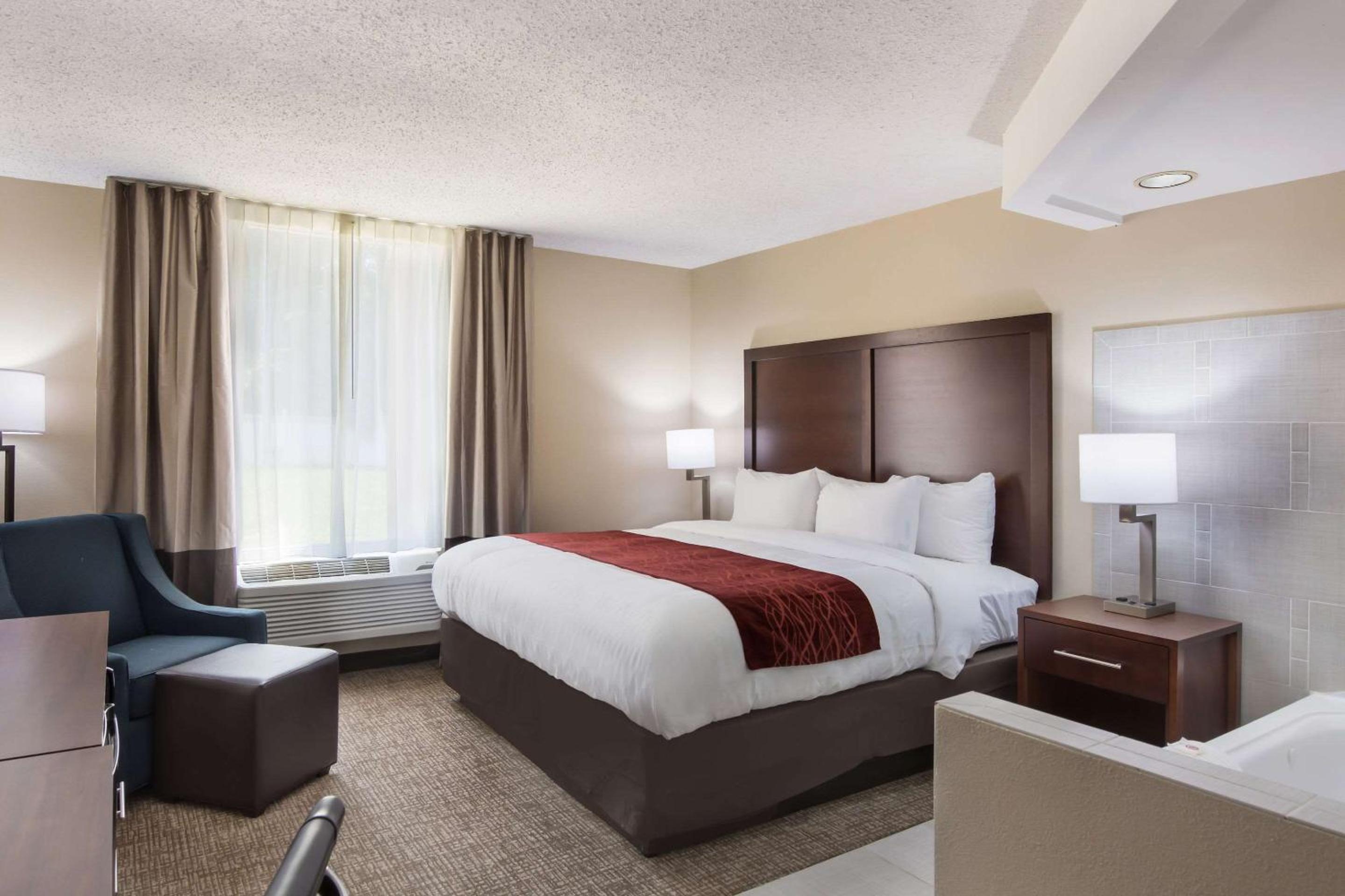 King Room with Whirlpool - Non-Smoking photo 1