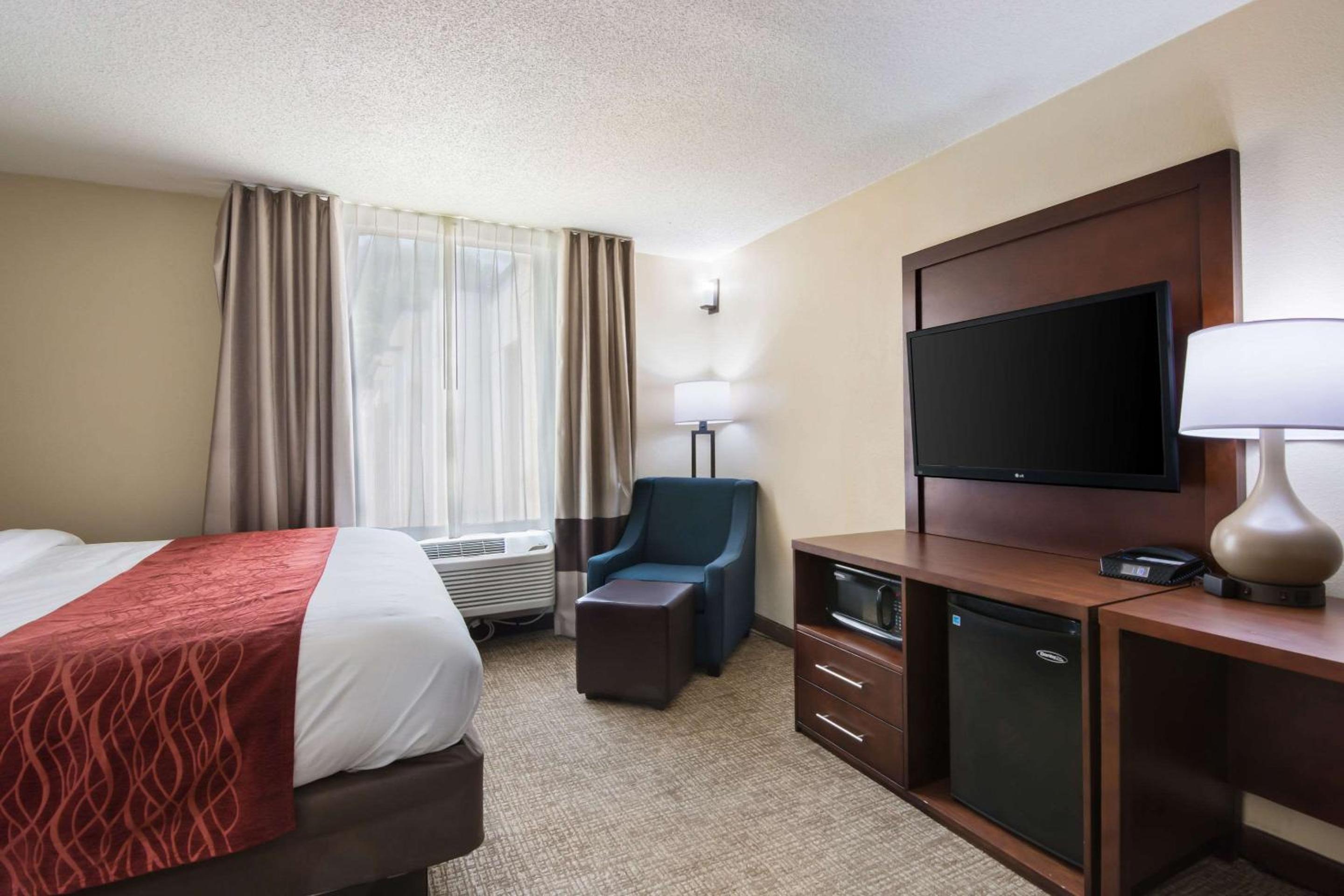 King Room with Whirlpool - Non-Smoking photo 2