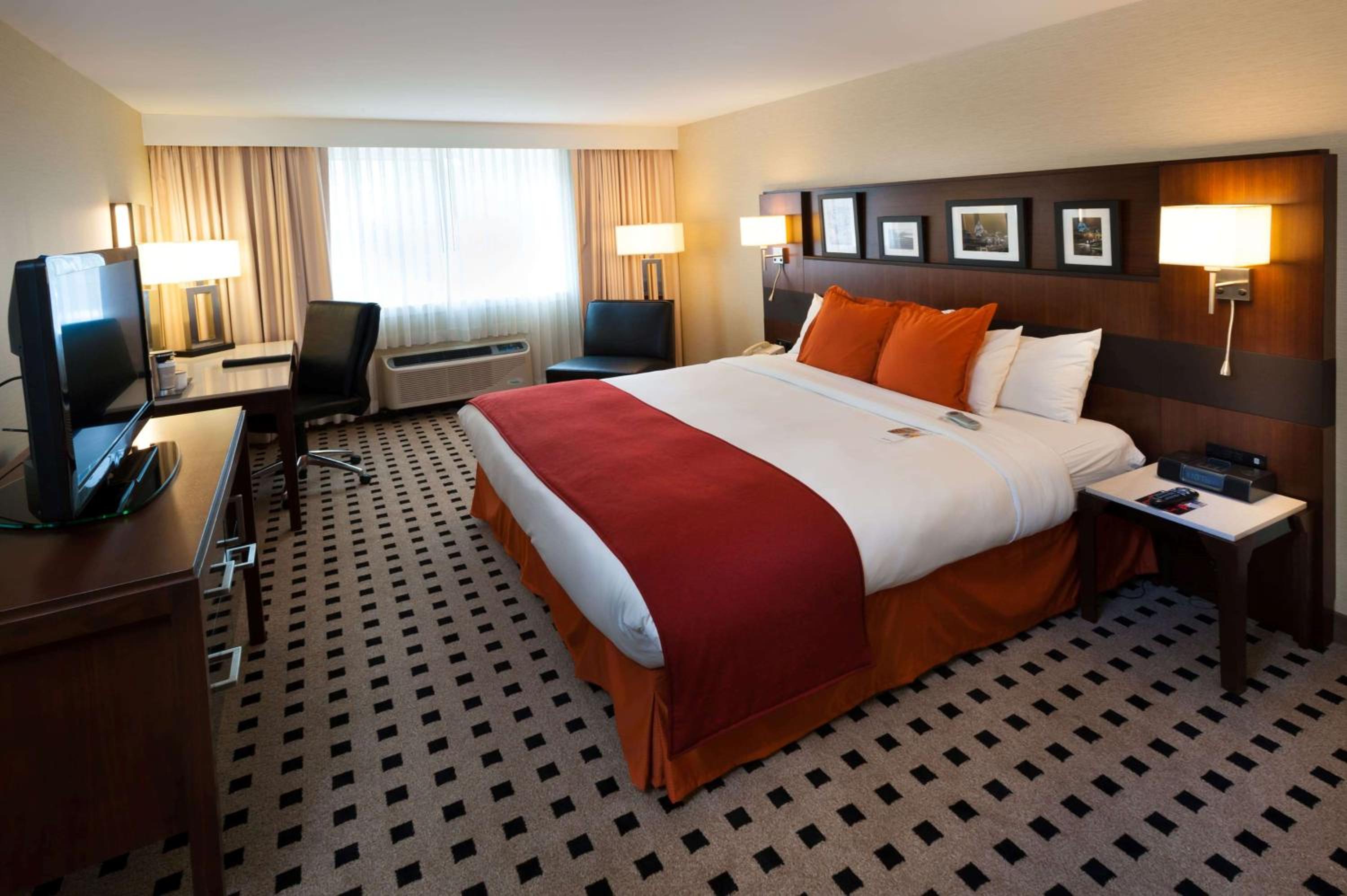 King Room - Non-Smoking - Photo 3
