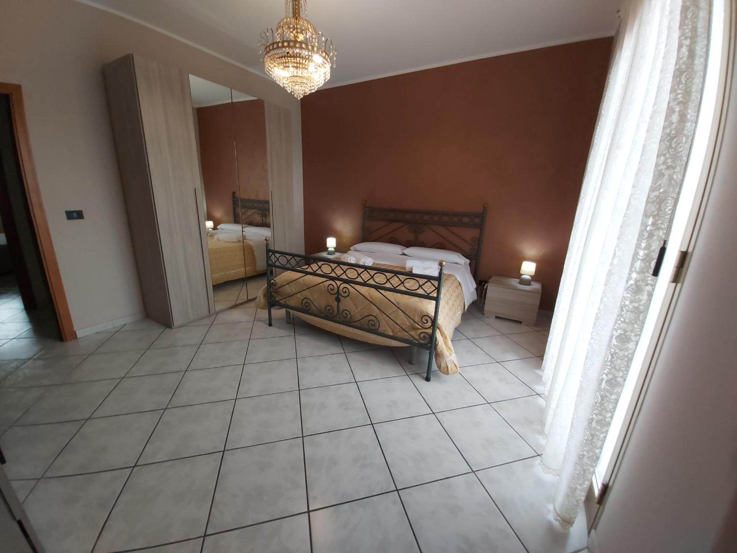 Double Room with Private Bathroom - Photo 3