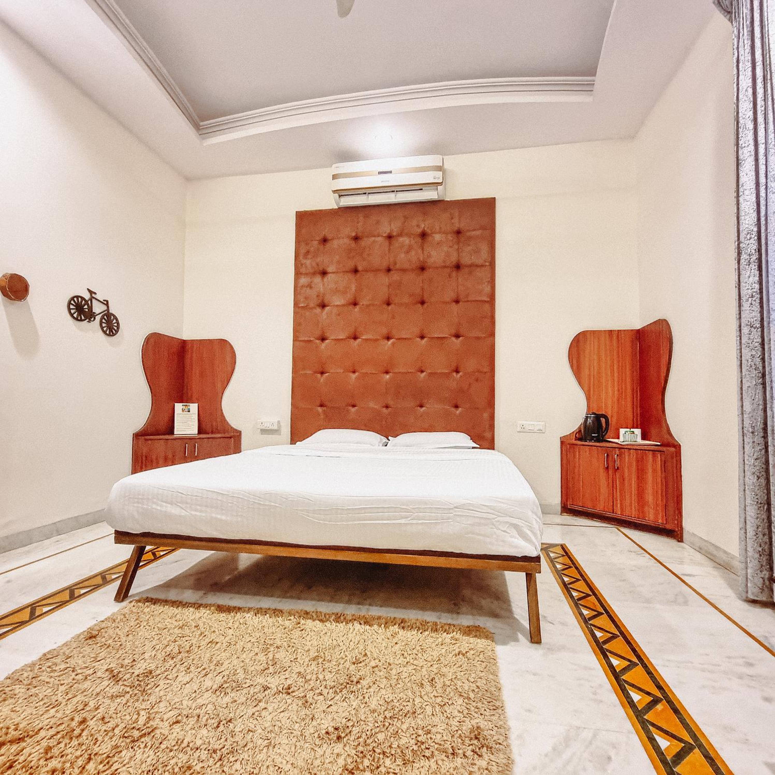 Deluxe Queen Suite - Photo 17