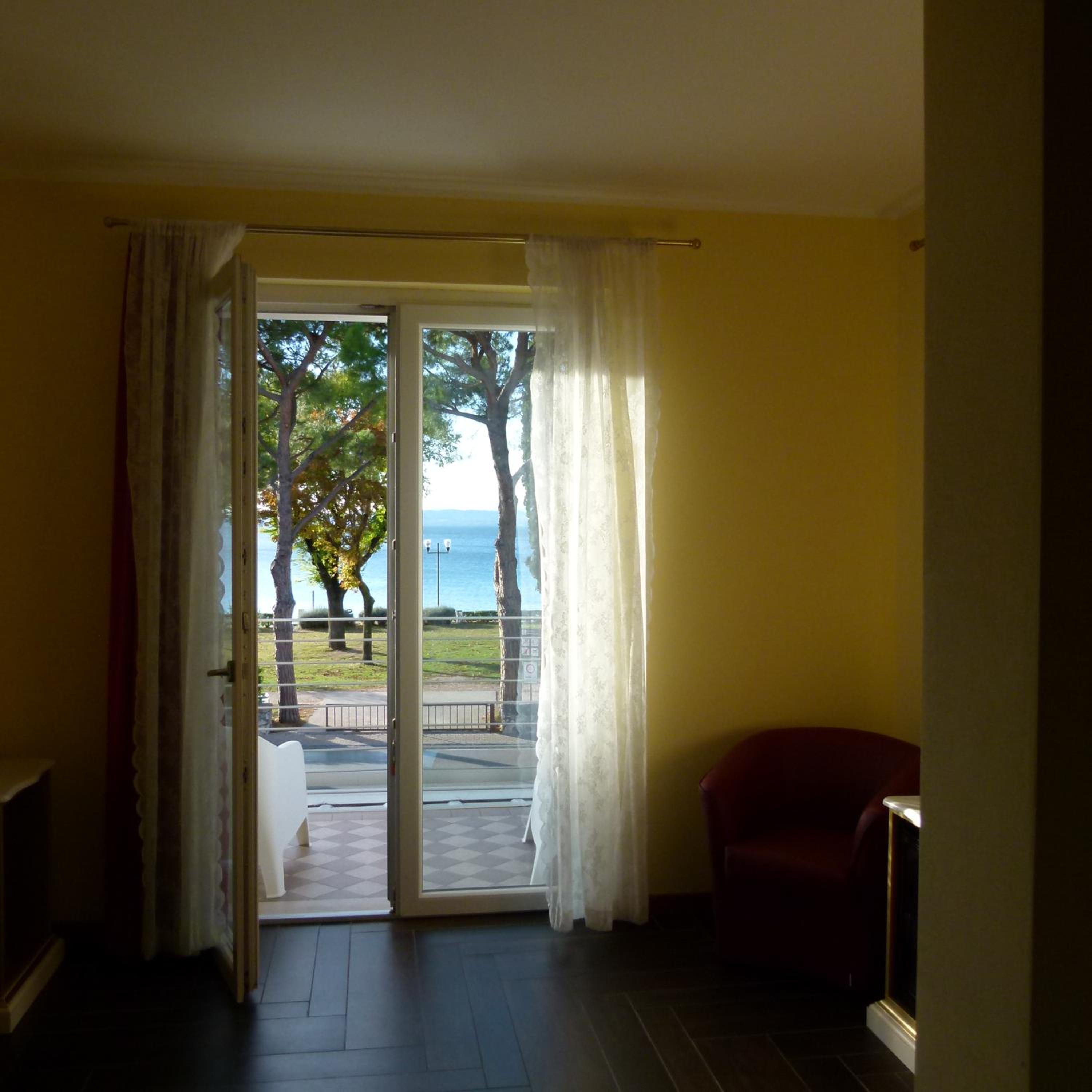 King Suite with Balcony and Lake View photo 2