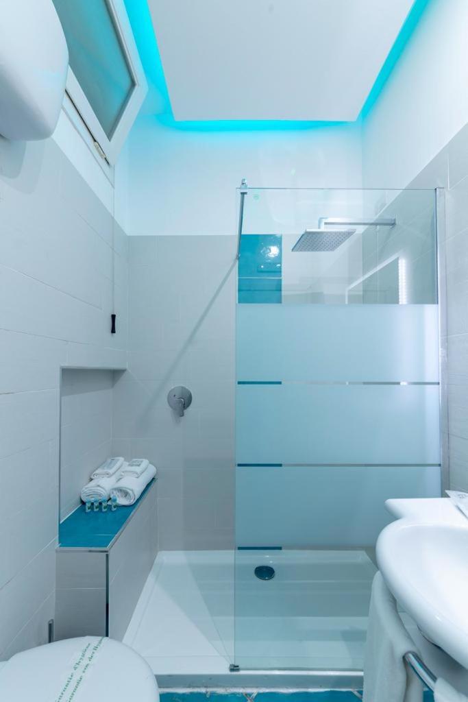 Suite with Hot Tub - Photo 6