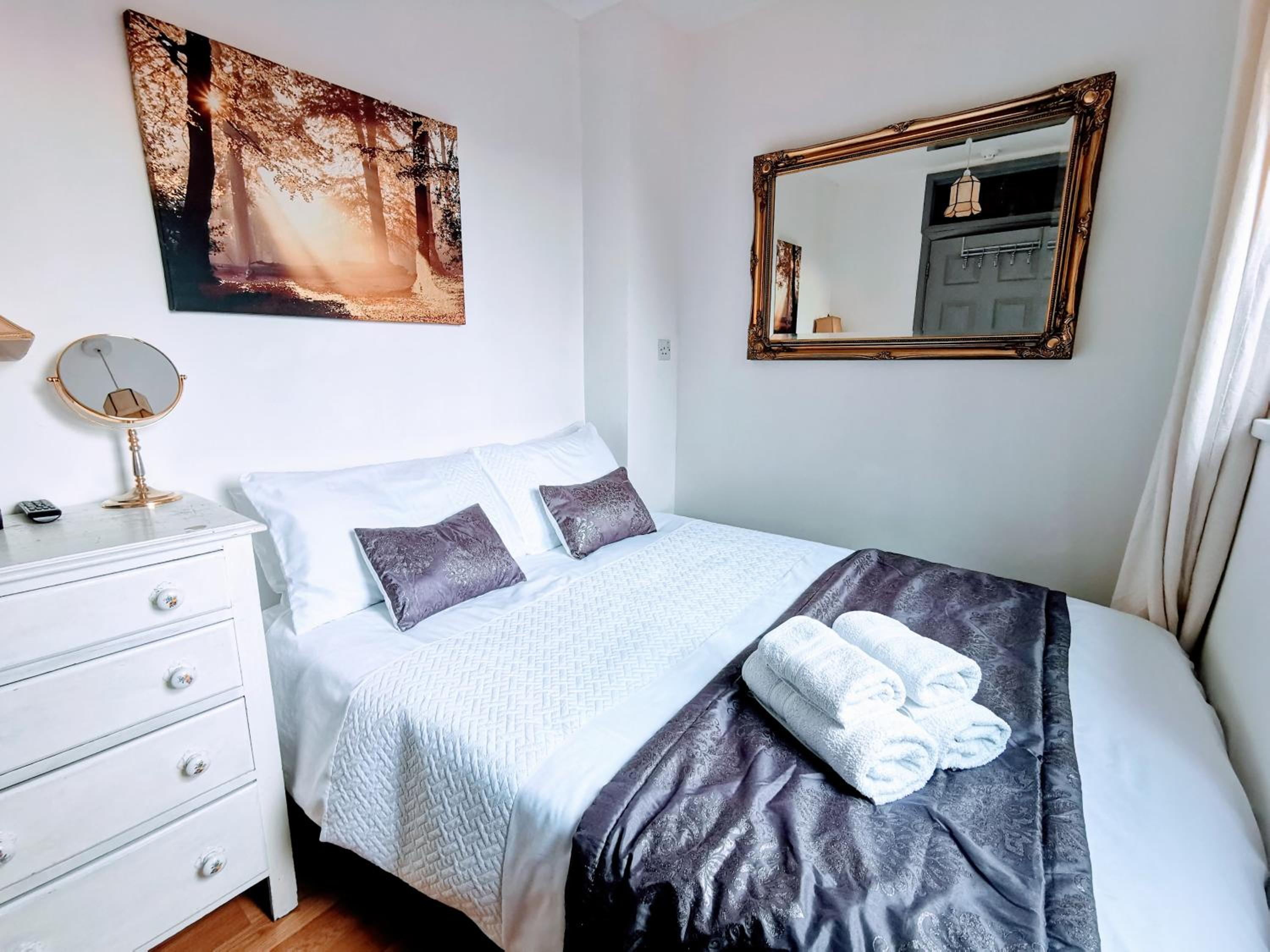 Two-Bedroom Apartment - Photo 31