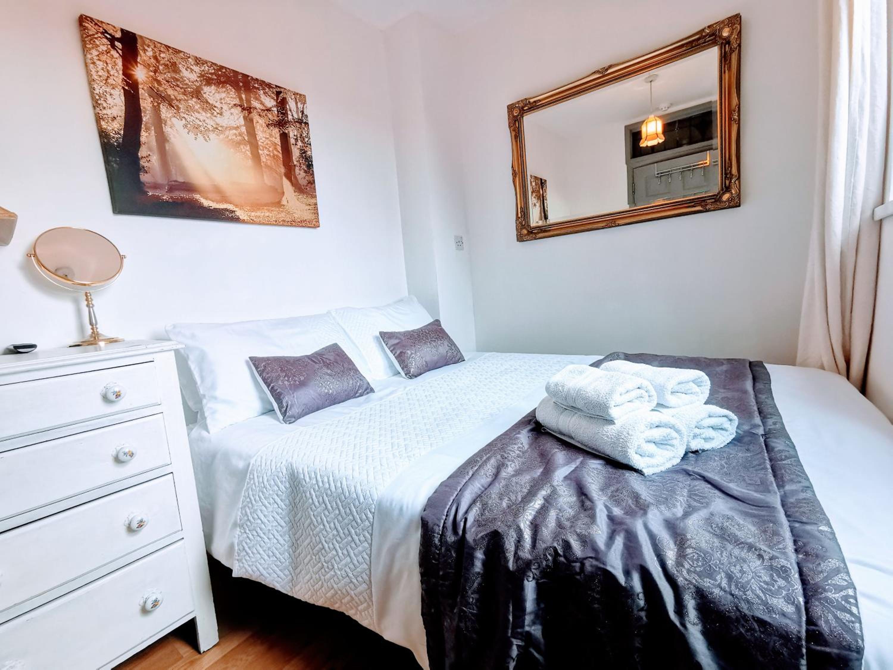 Two-Bedroom Apartment - Photo 36