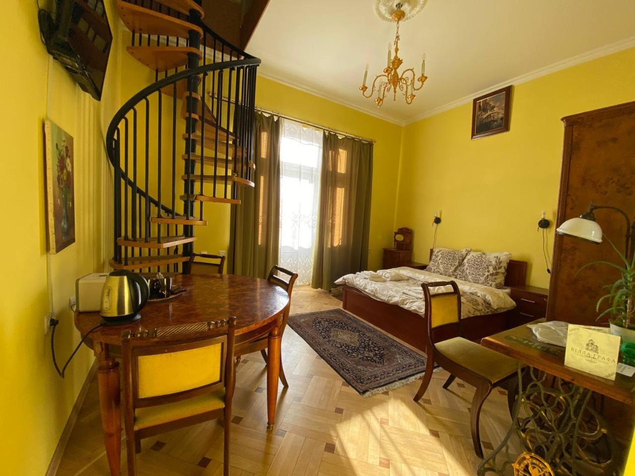 Junior Suite with Balcony - Split Level