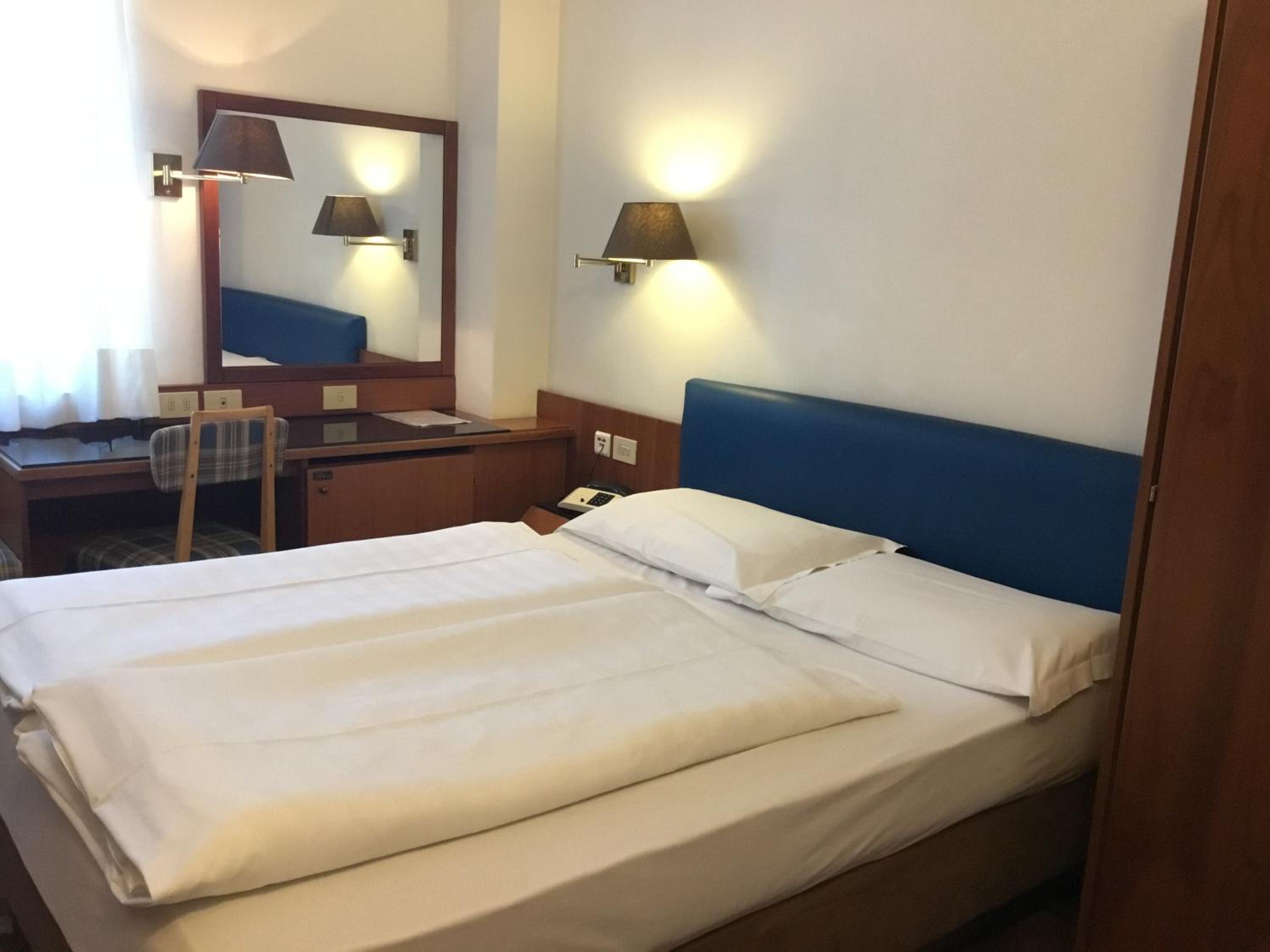 Budget Double Room photo 2