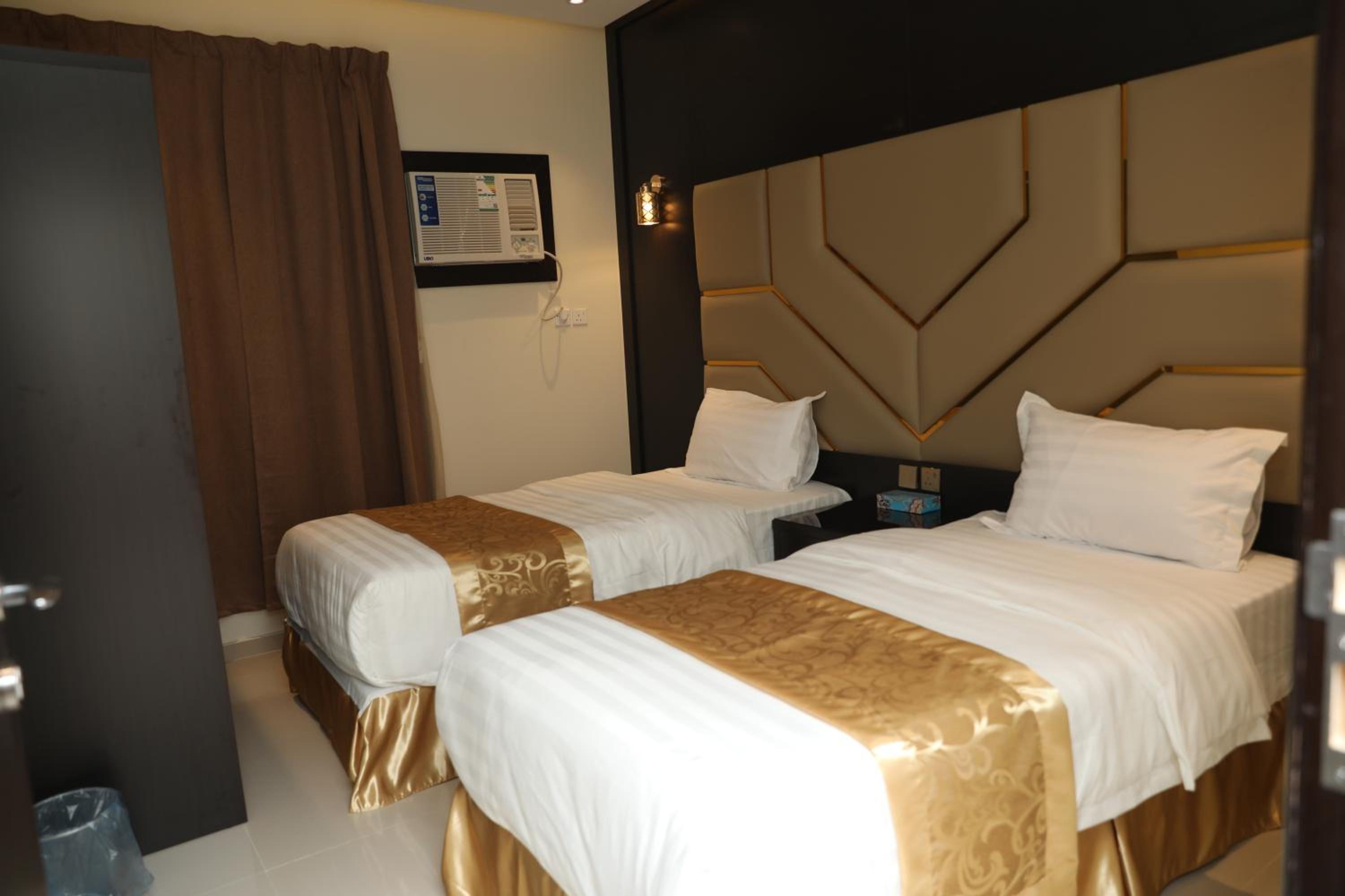 Twin Room with Private Bathroom photo 1