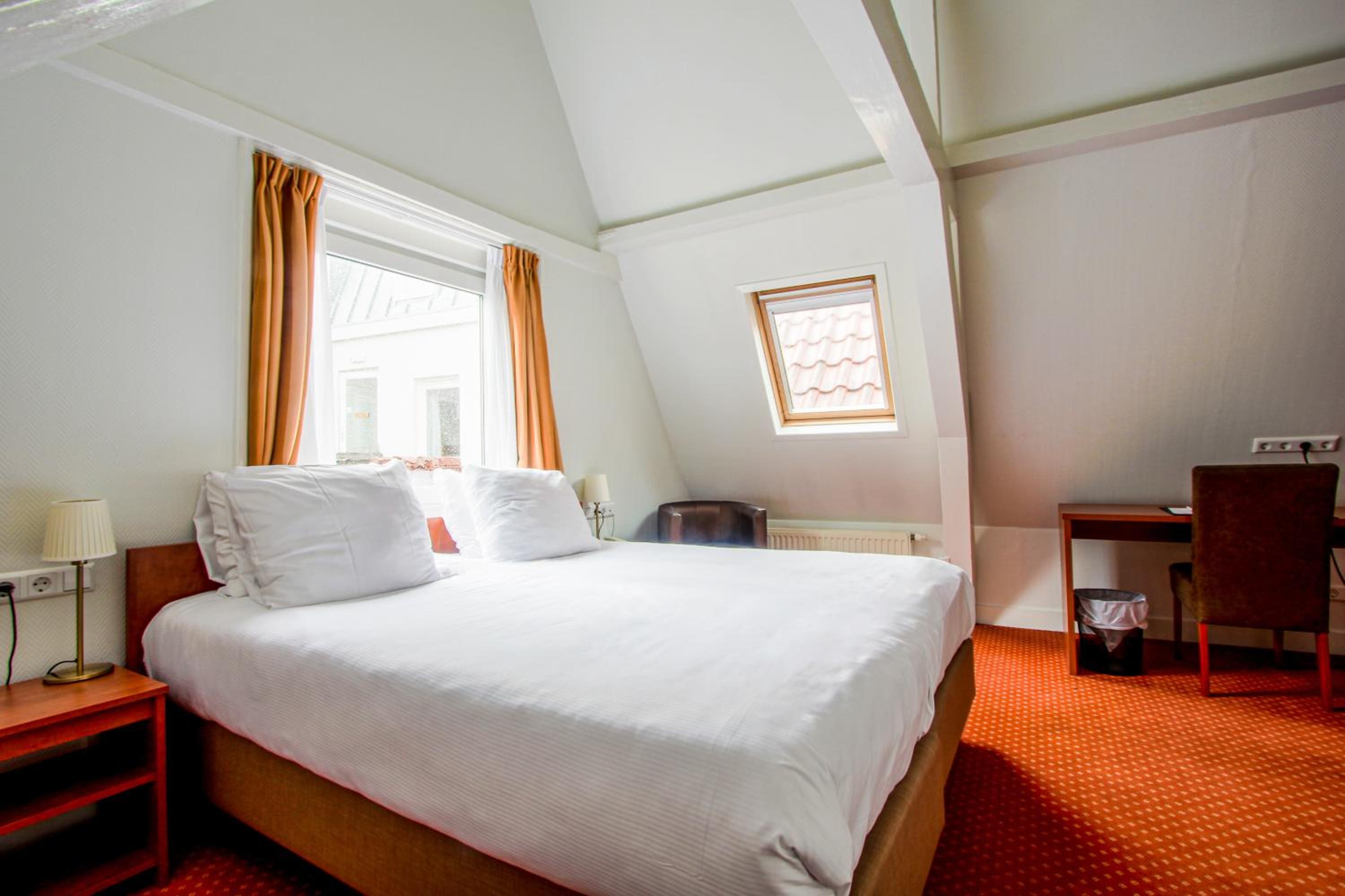 Classic Room with Church View  - Photo 5