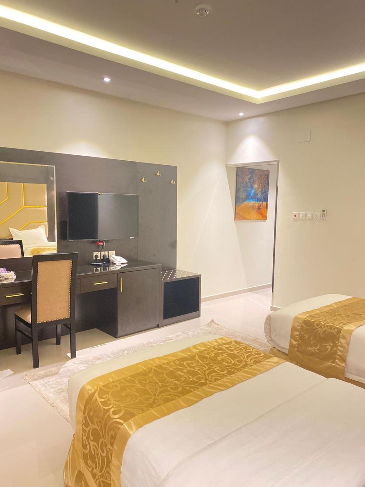 Twin Room with Private Bathroom photo 2