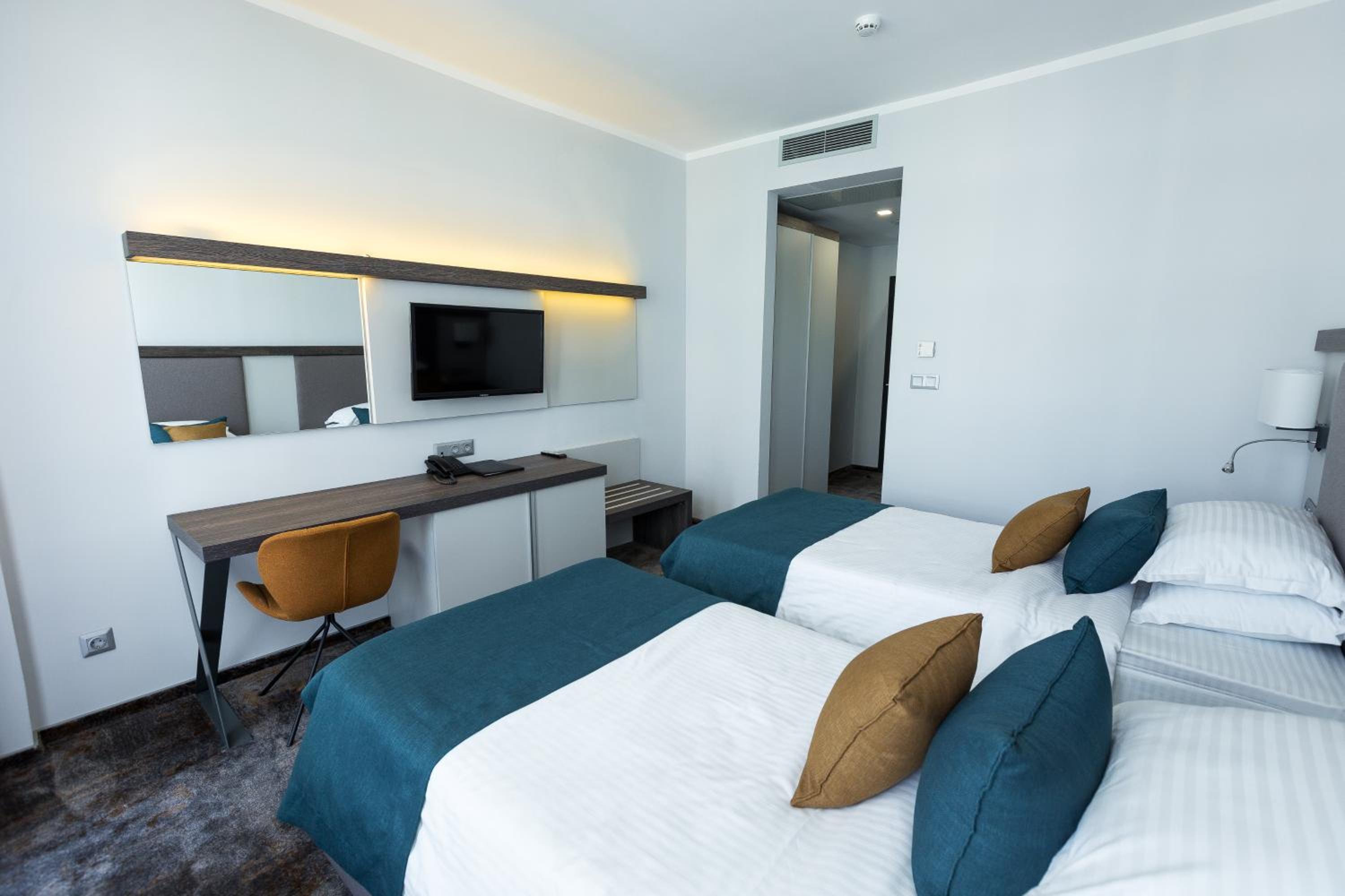 Comfort Twin Room - Non-Smoking photo 2