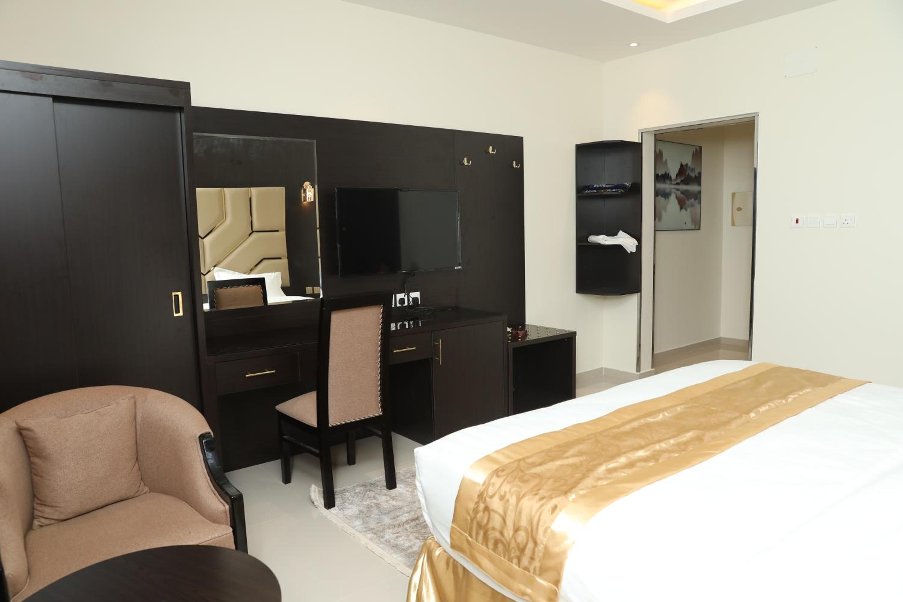 Deluxe King Room photo 3