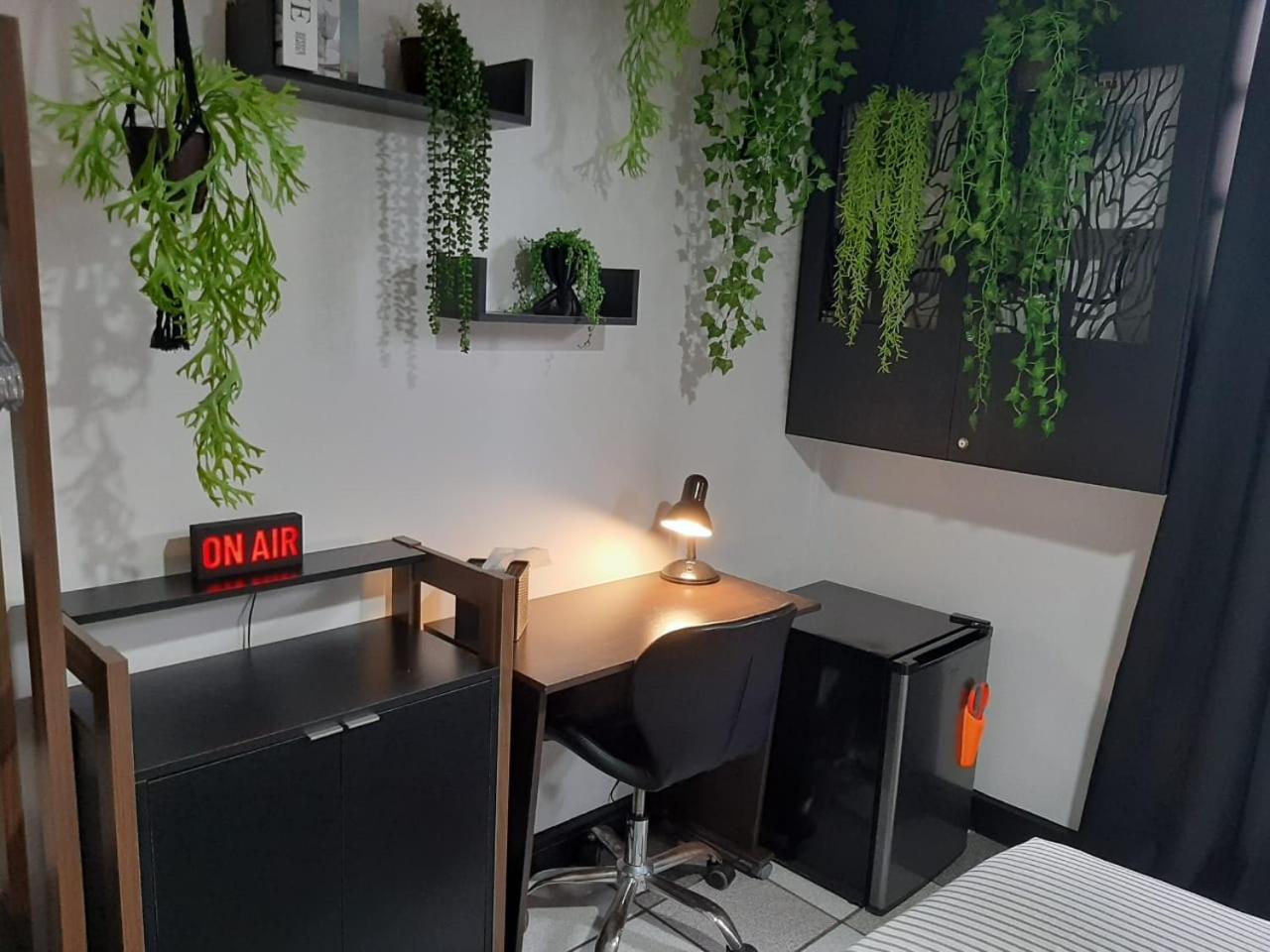 Budget Double Room - Photo 9