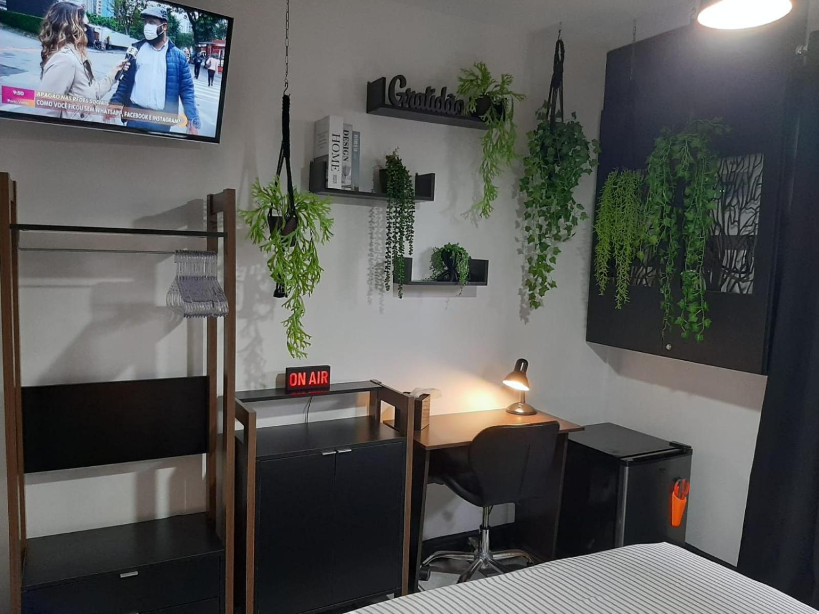 Budget Double Room - Photo 11