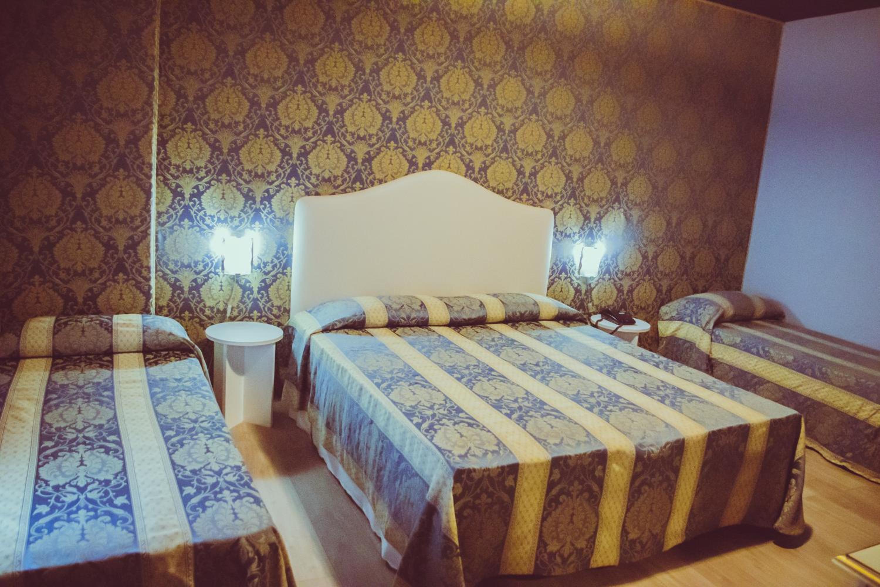 Deluxe Family Room photo 1