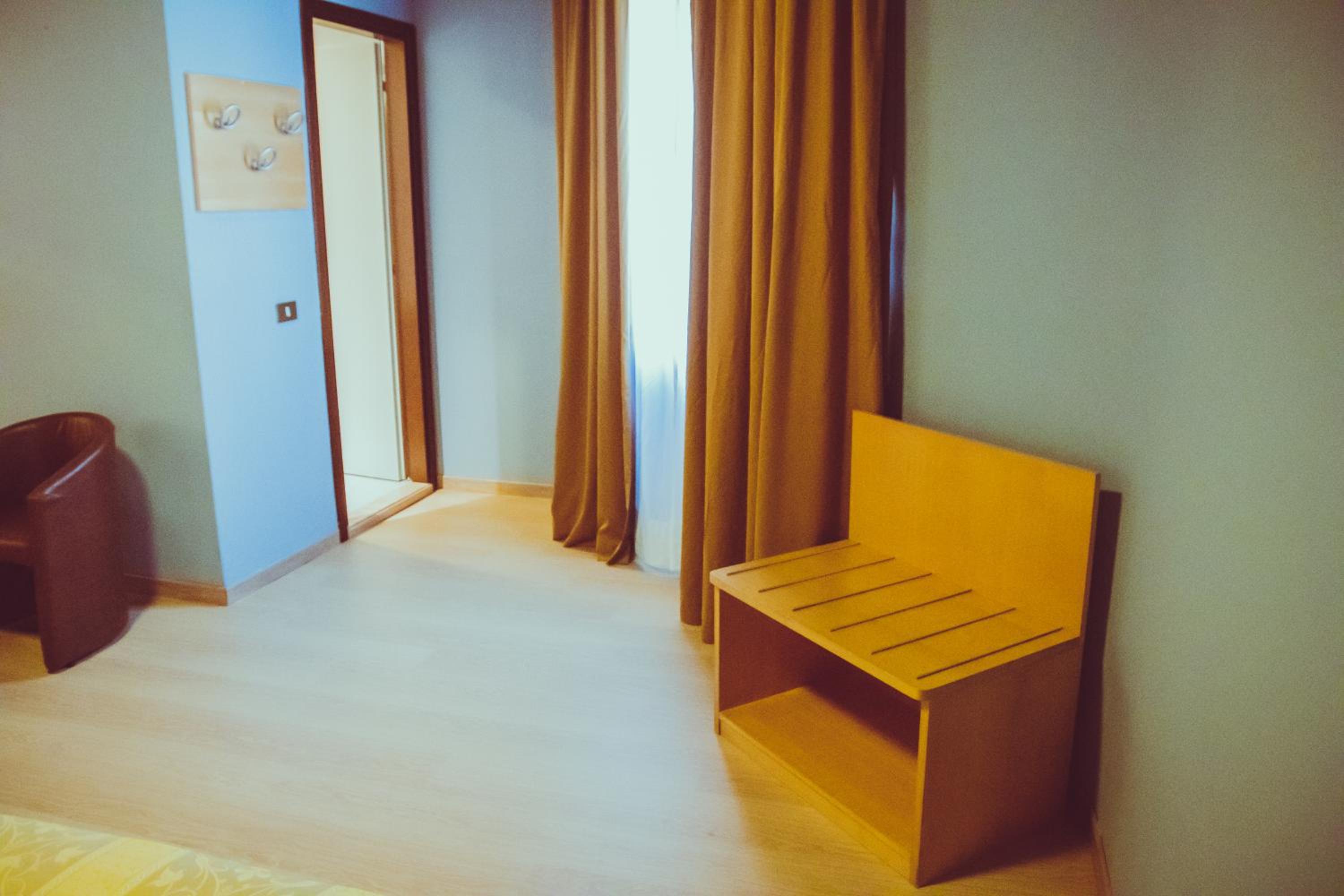 Standard Double or Twin Room - Photo 6
