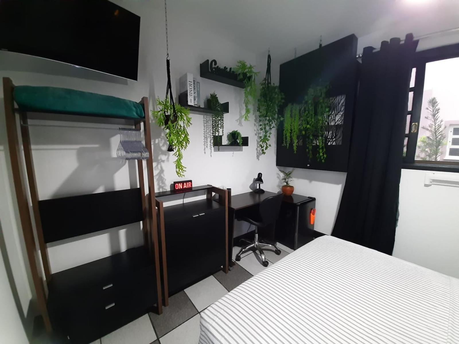 Budget Double Room - Photo 12
