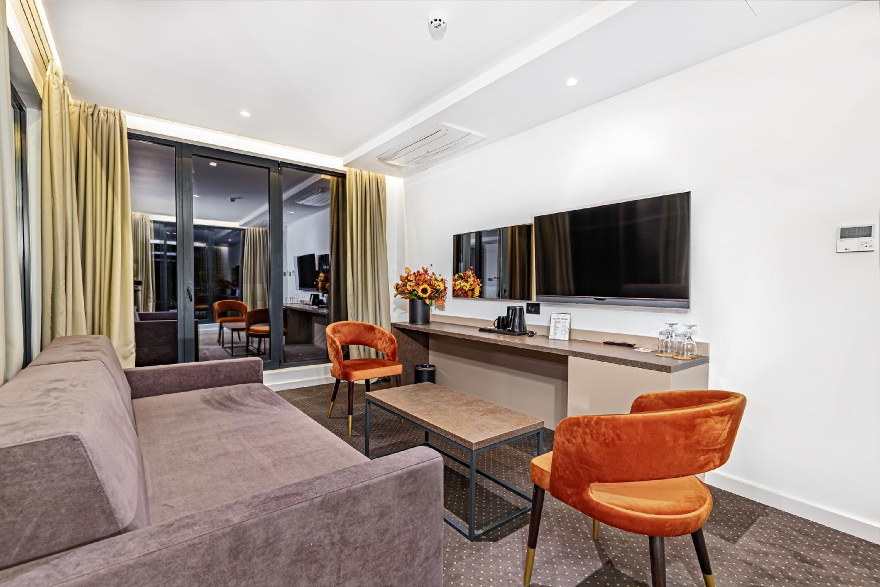Superior Quadruple Room - Photo 4