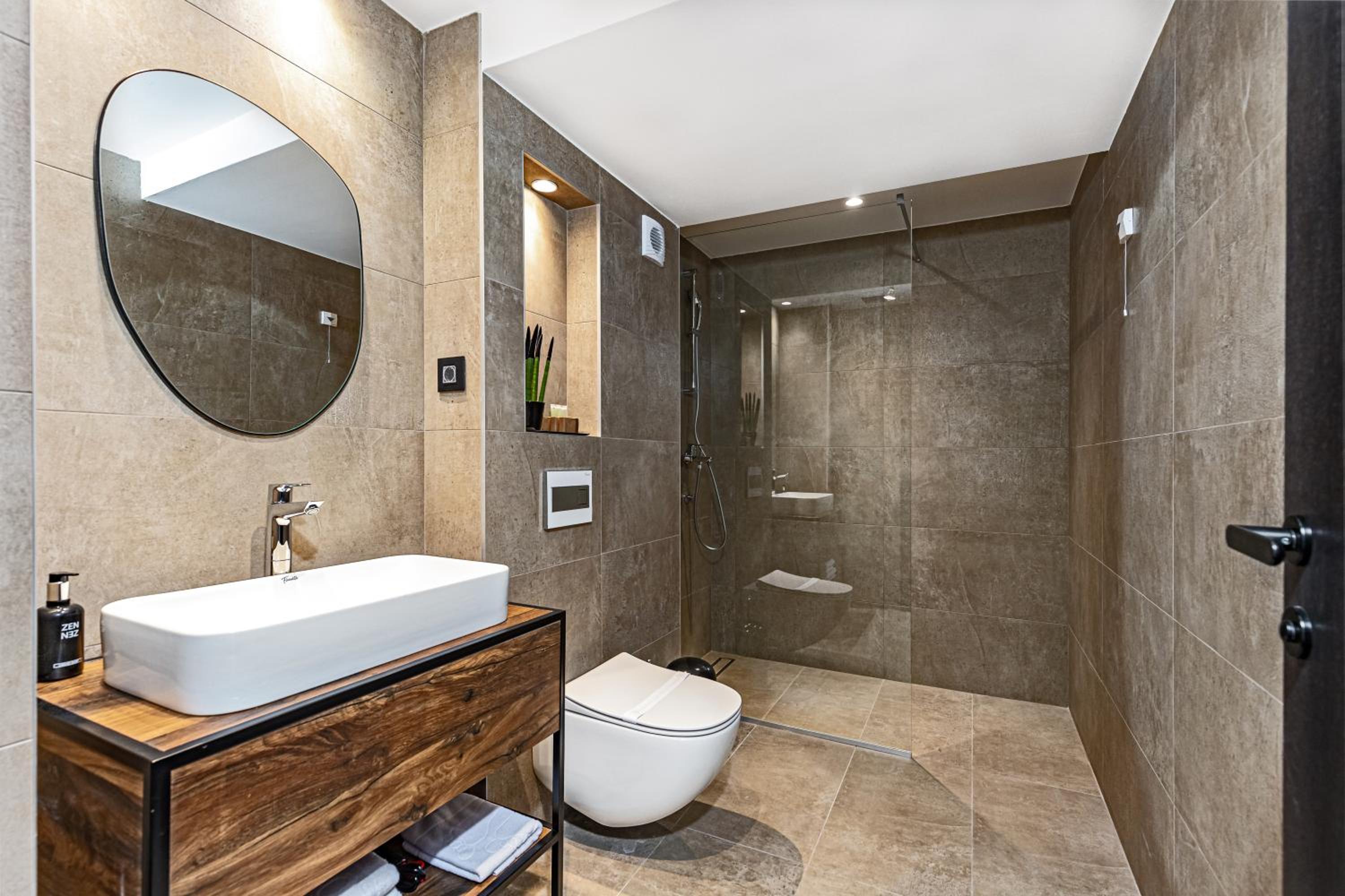 Superior Quadruple Room - Photo 11