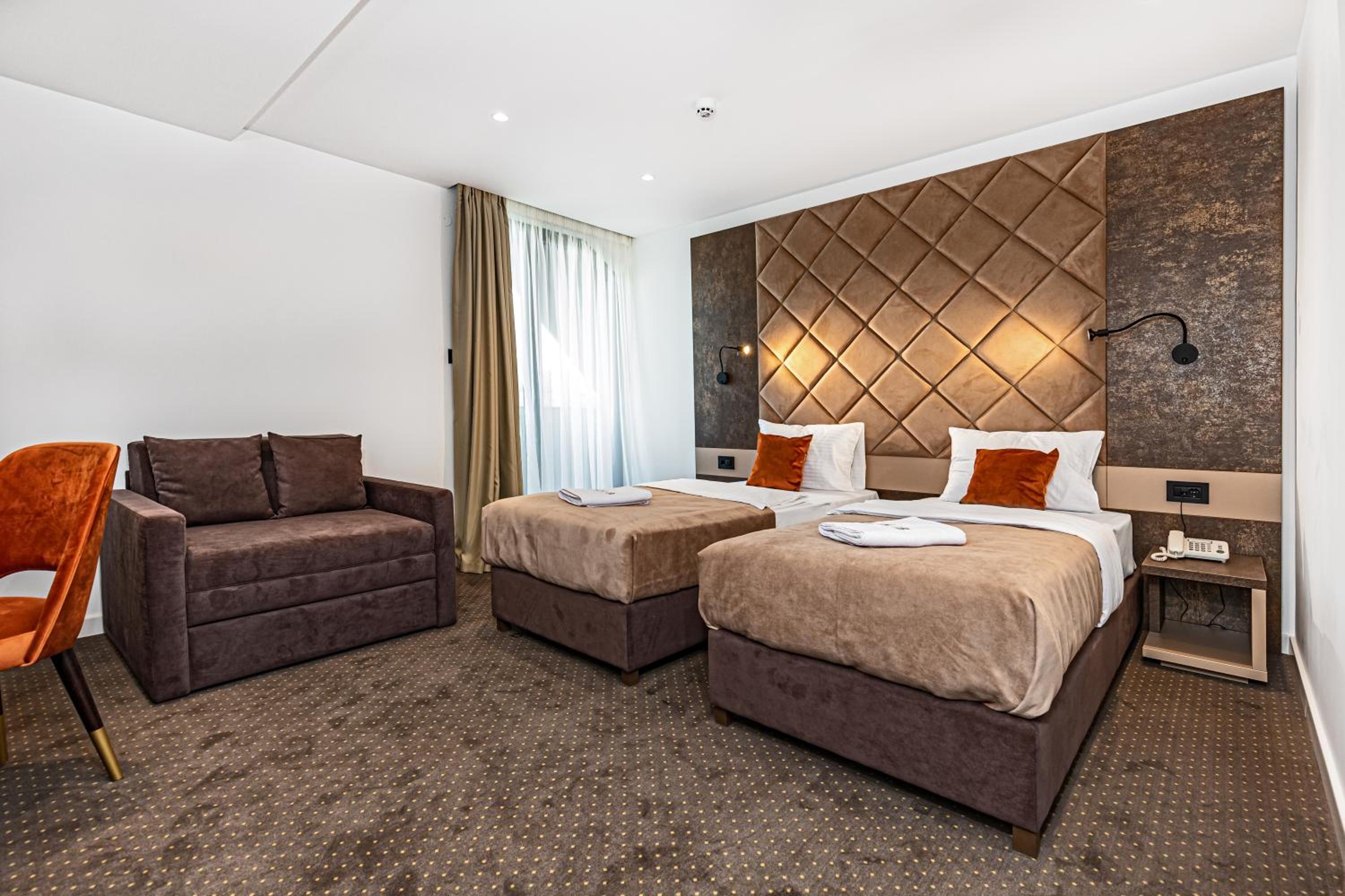 Double or Twin Room with Extra Bed - Photo 1