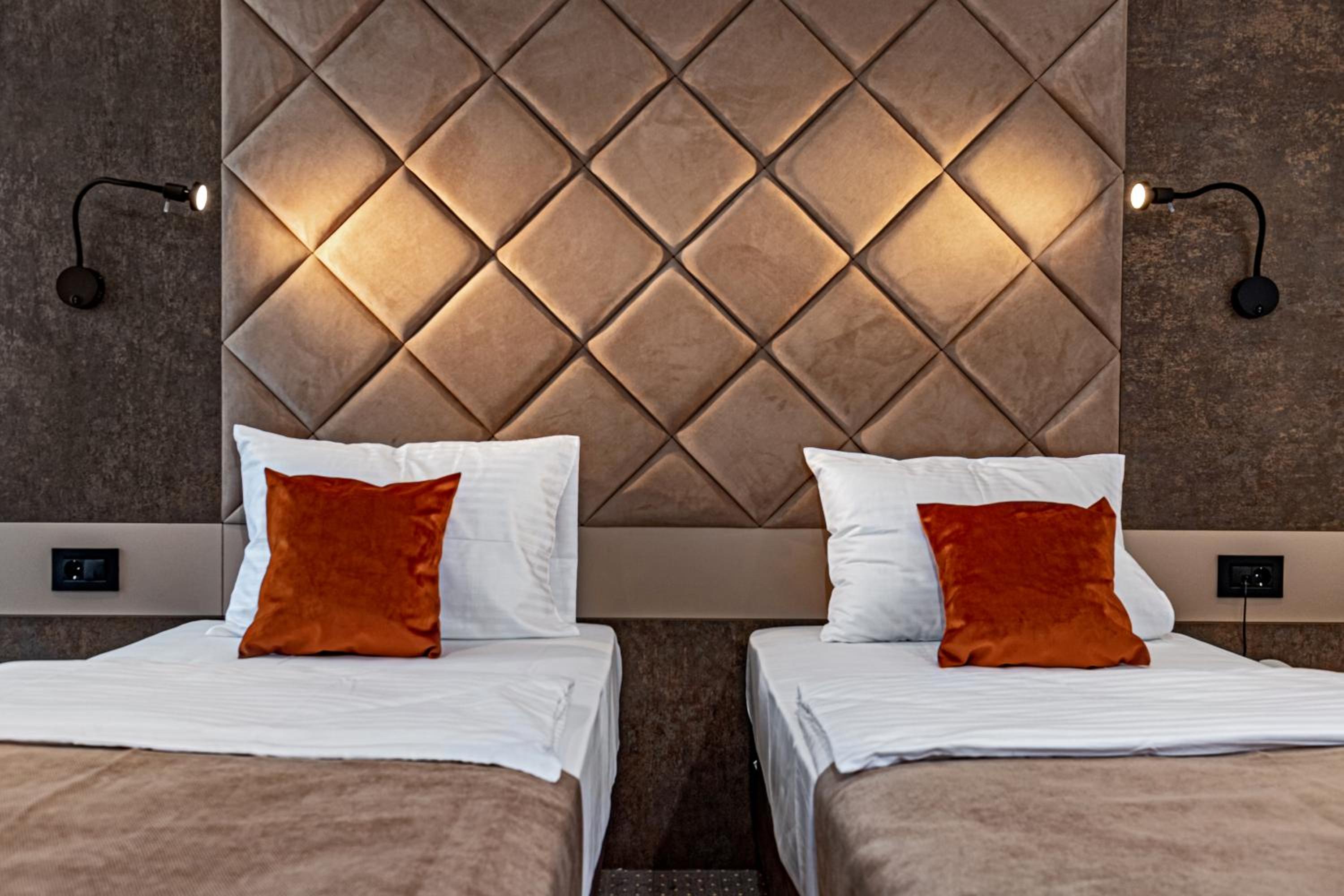 Double or Twin Room with Extra Bed - Photo 5