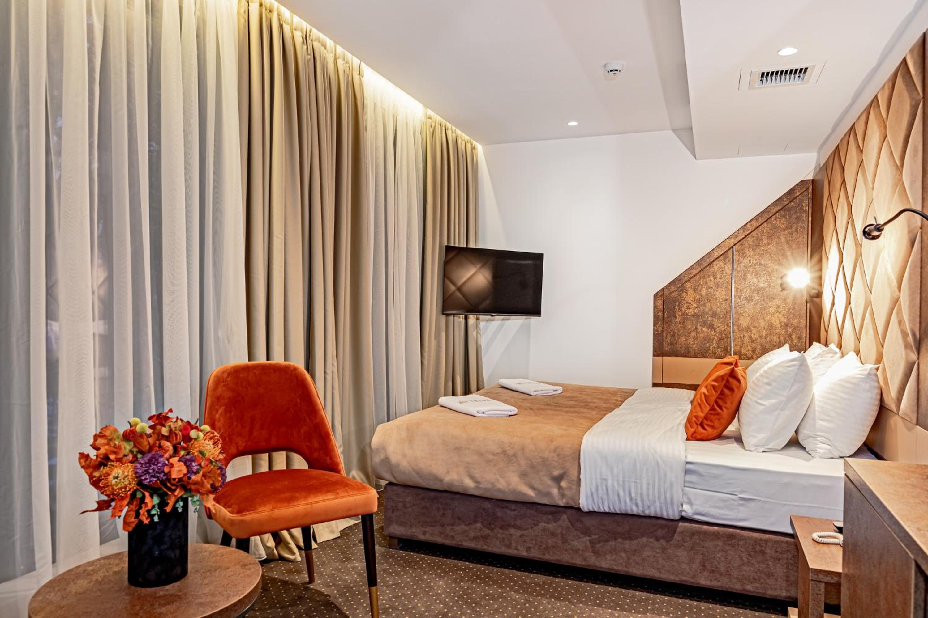 Superior Double Room - Photo 8