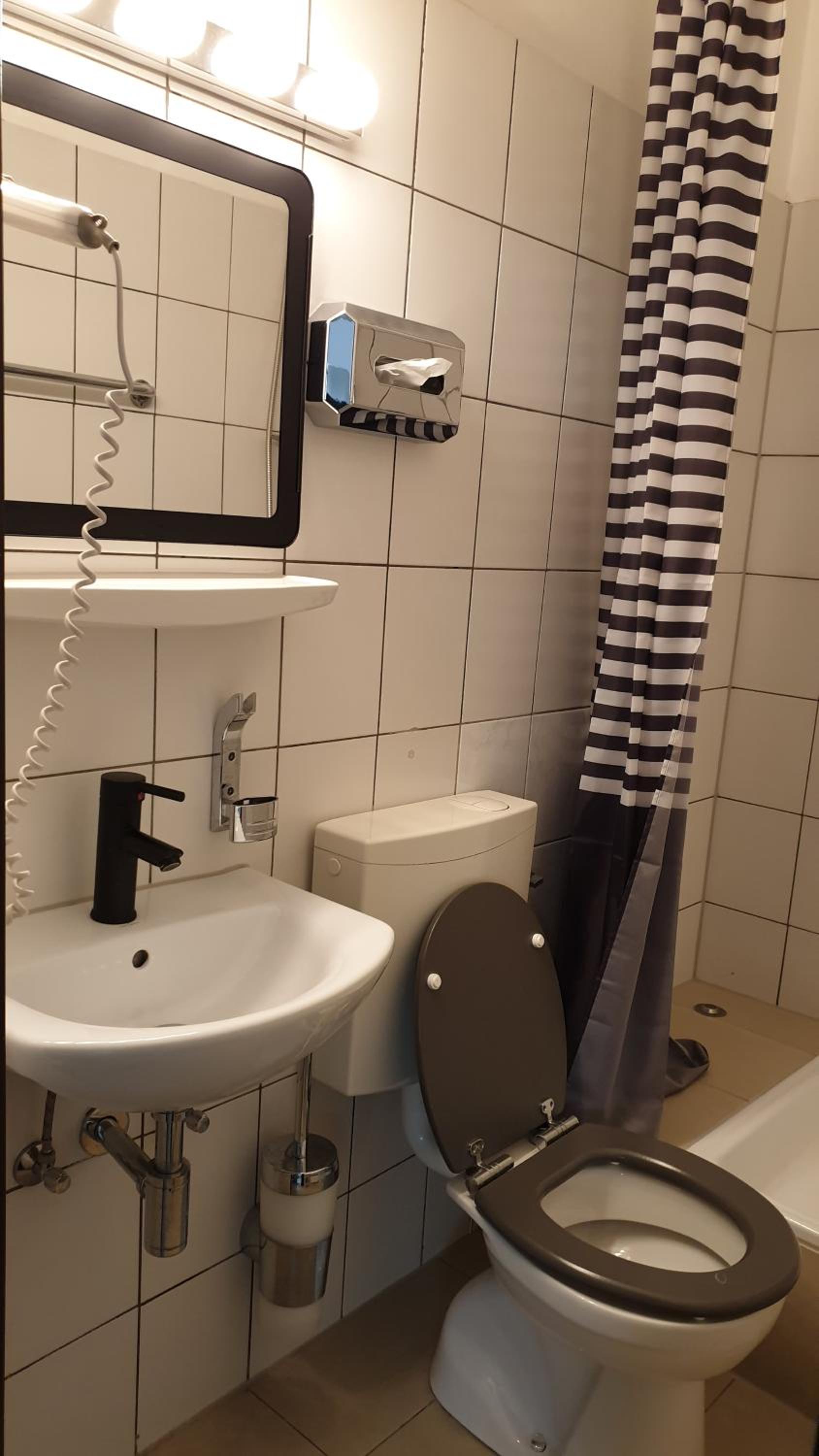 Standard Triple Room - Photo 2
