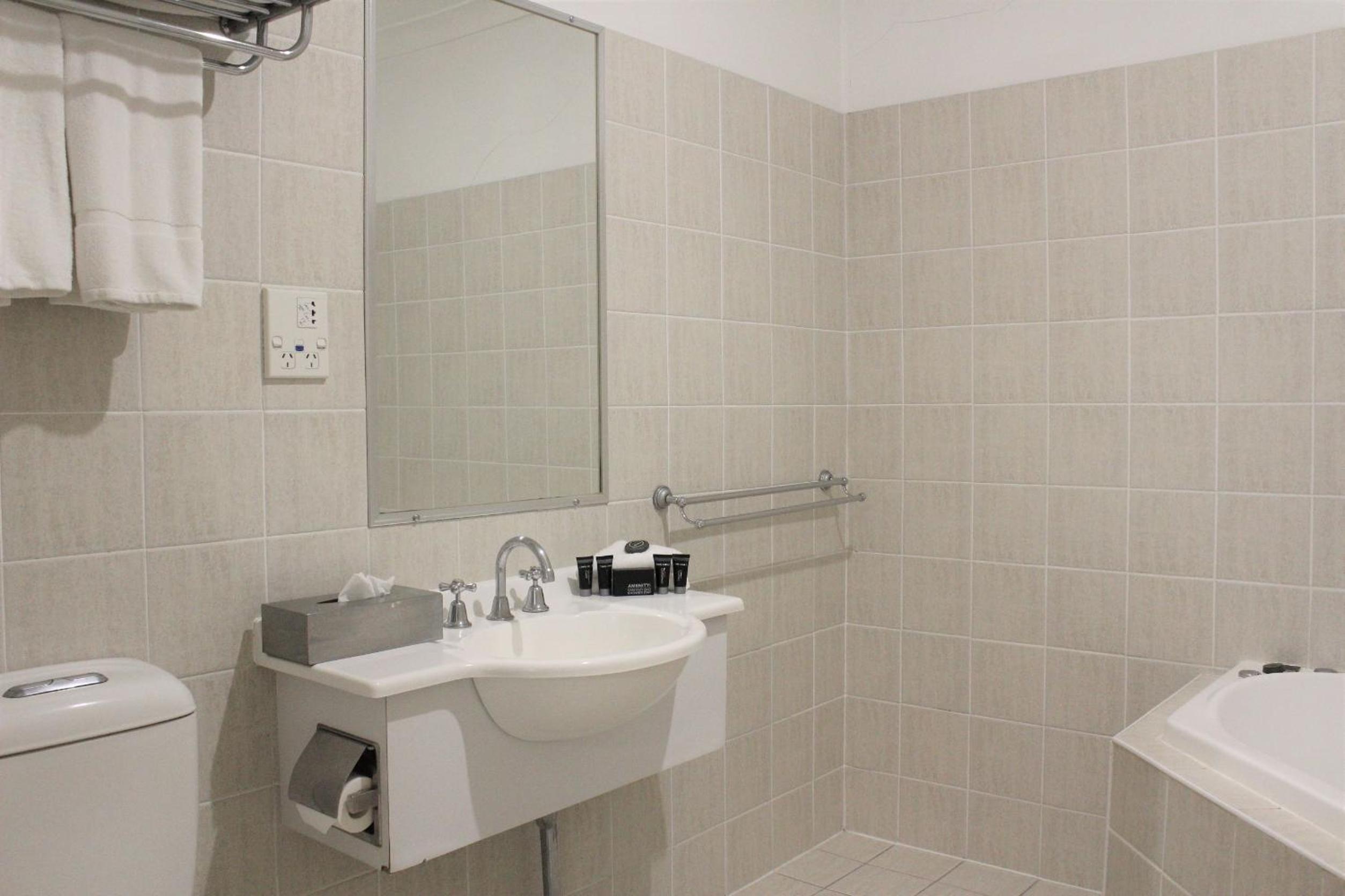 One-Bedroom Spa Apartment with Balcony photo 2
