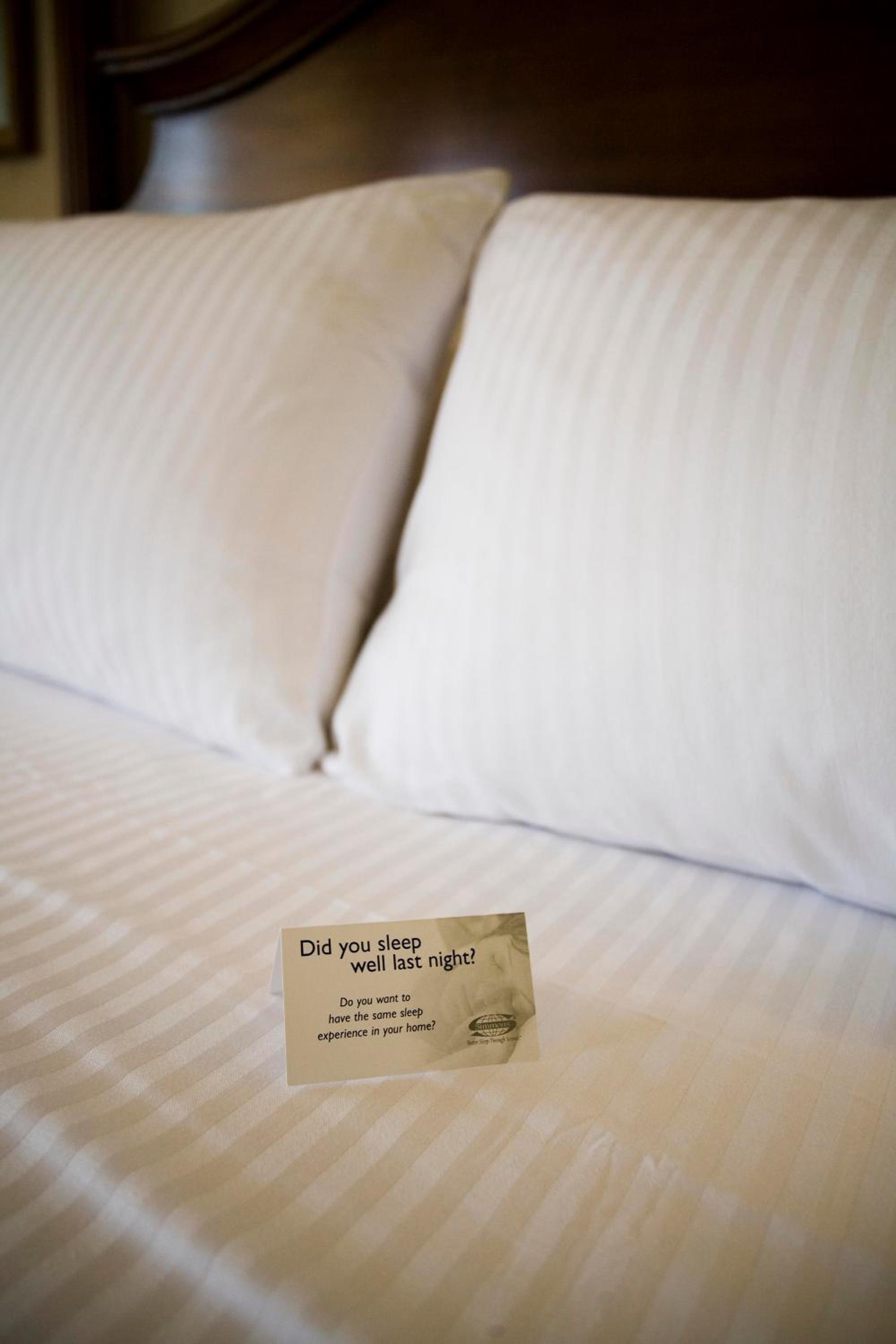 Standard Room with One Queen Bed and Patio - Photo 16