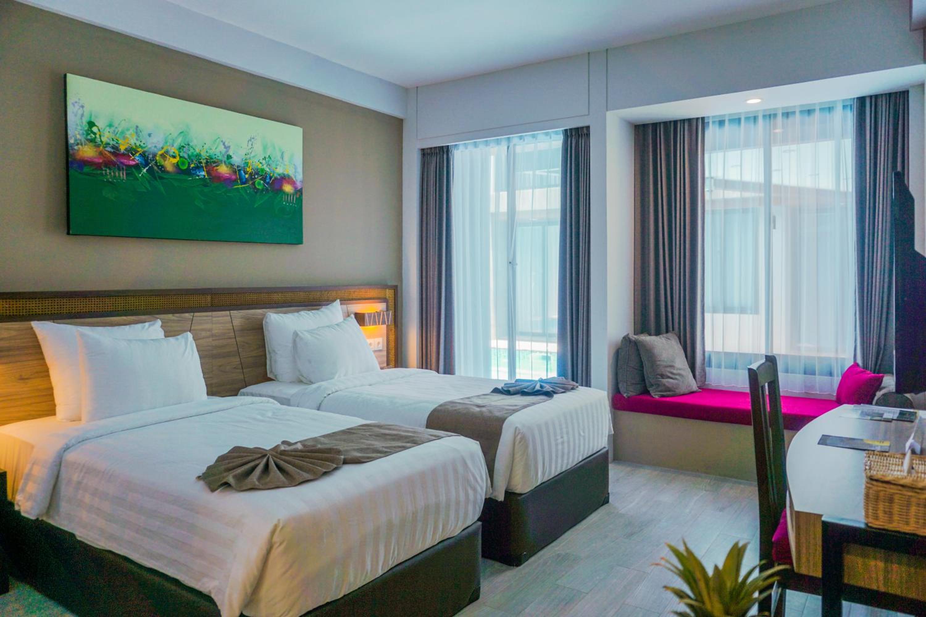Superior Pool Side Room - Photo 3