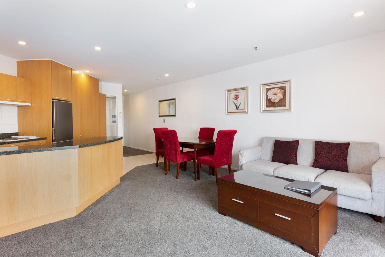 Superior One-Bedroom Apartment thumbnail 5