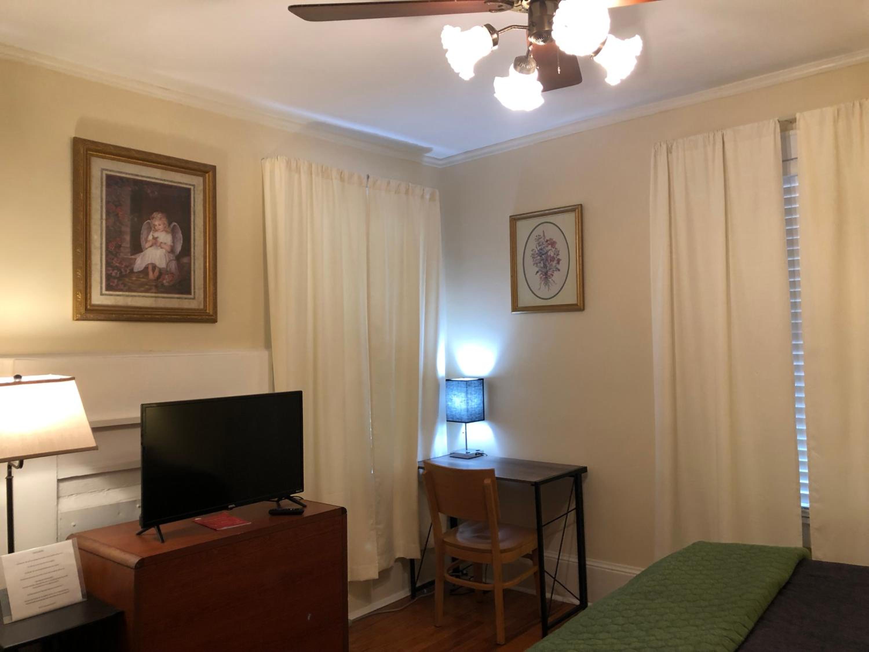 Queen Room photo 3
