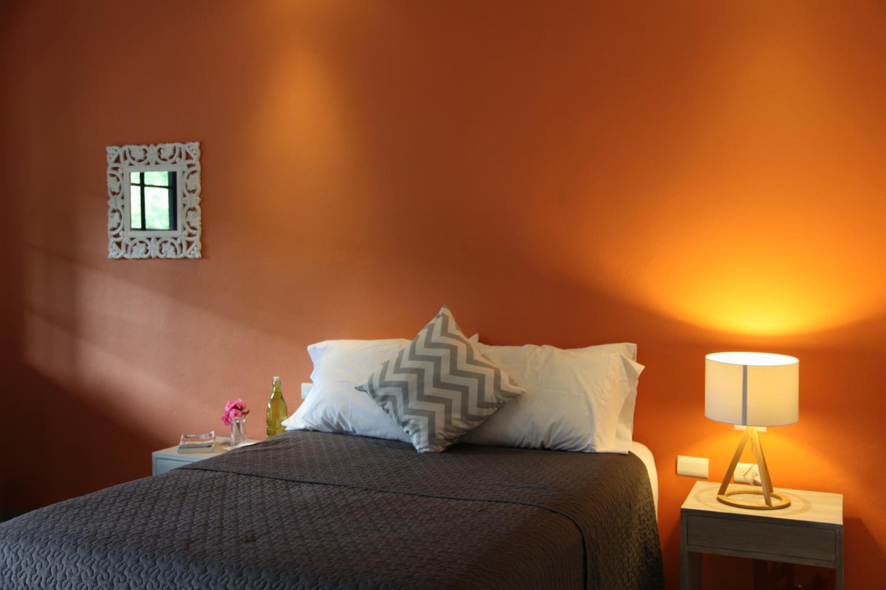 Queen Room photo 2
