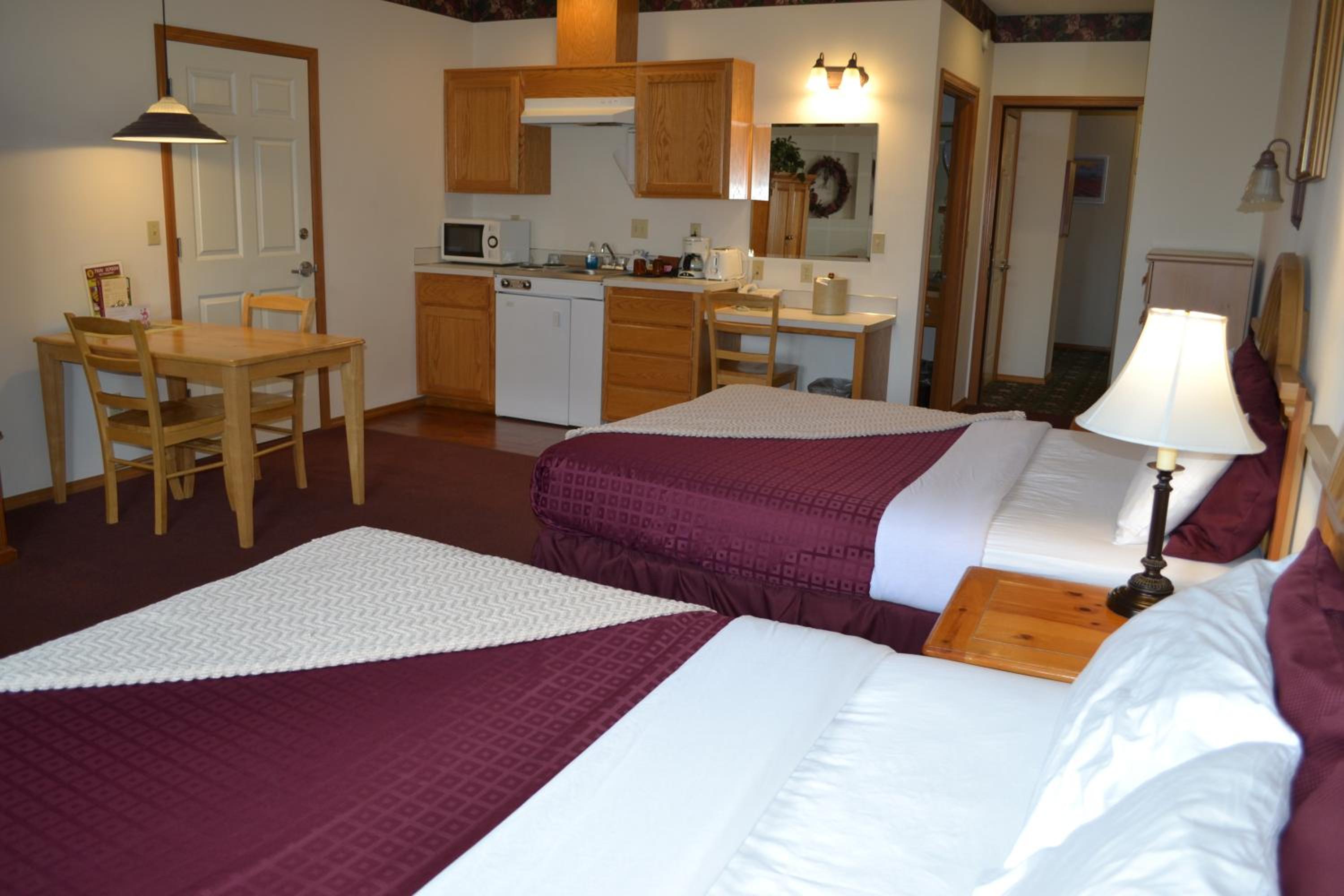 Queen Room with Two Queen Beds photo 1