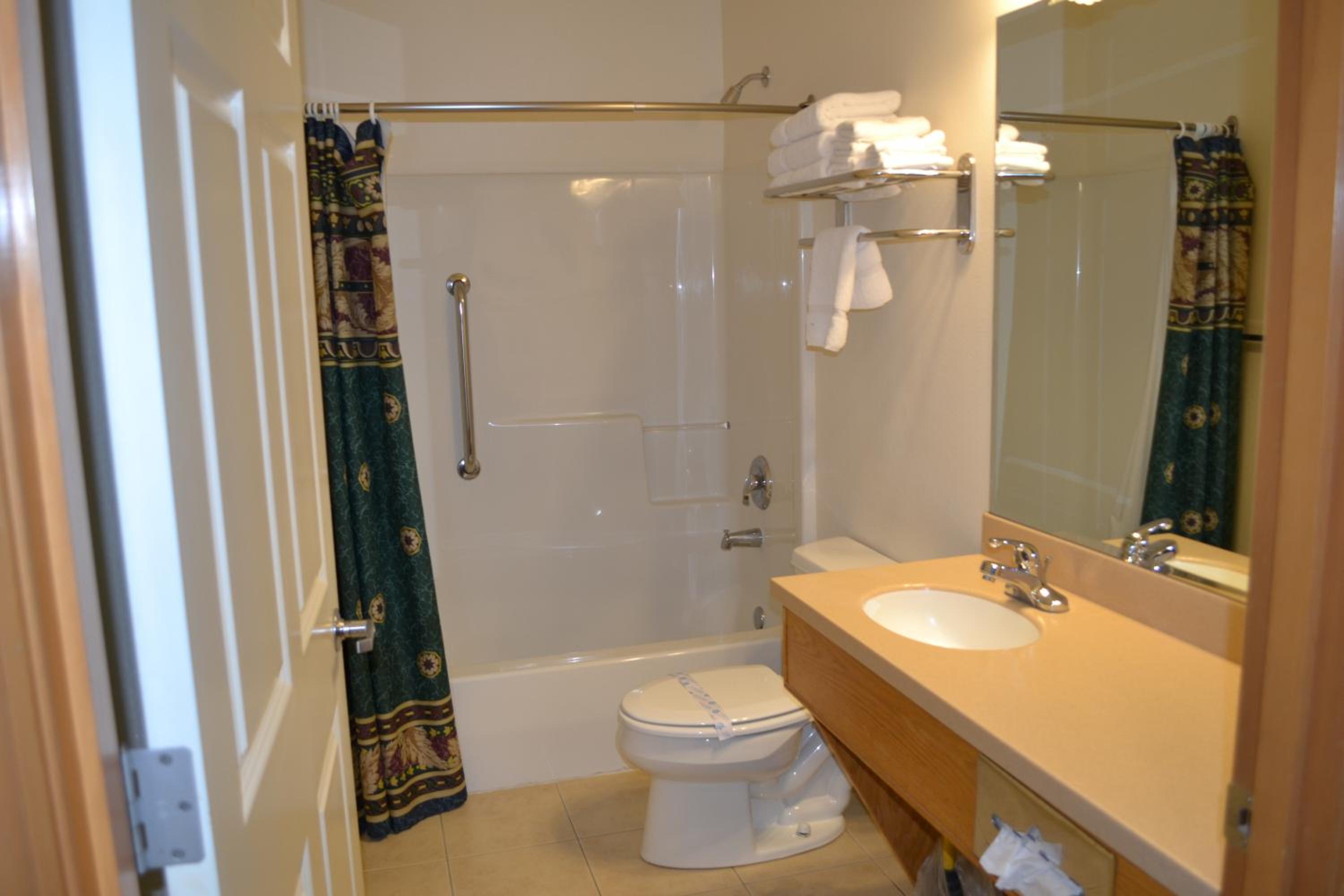 Queen Room with Two Queen Beds photo 2
