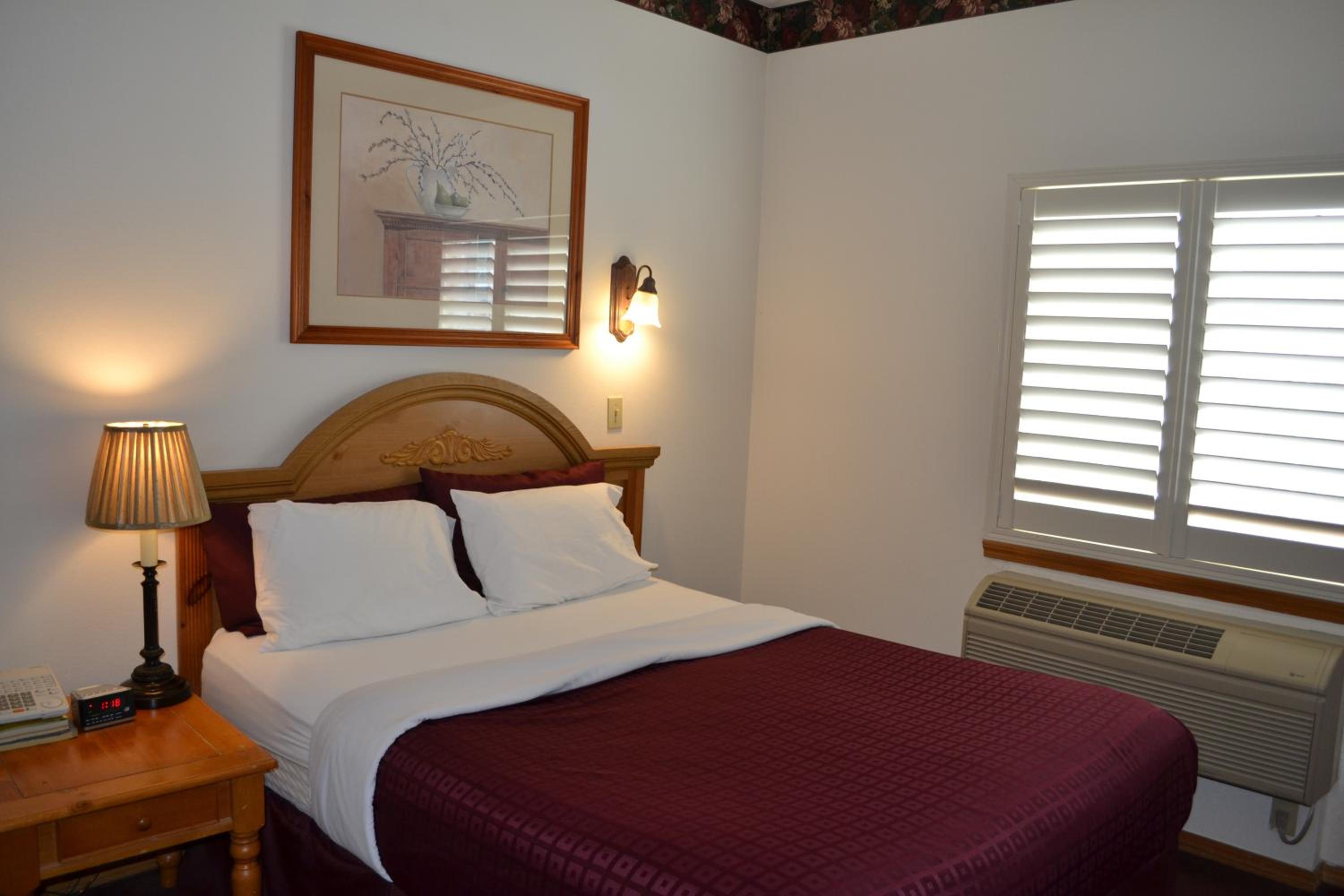 Queen Room photo 1