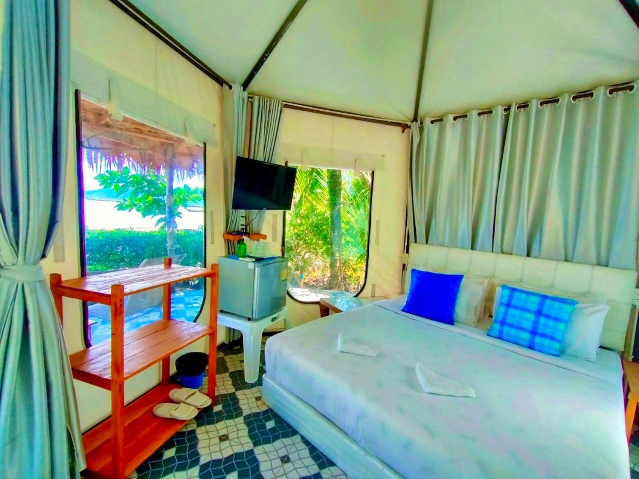 Tent - Photo 8