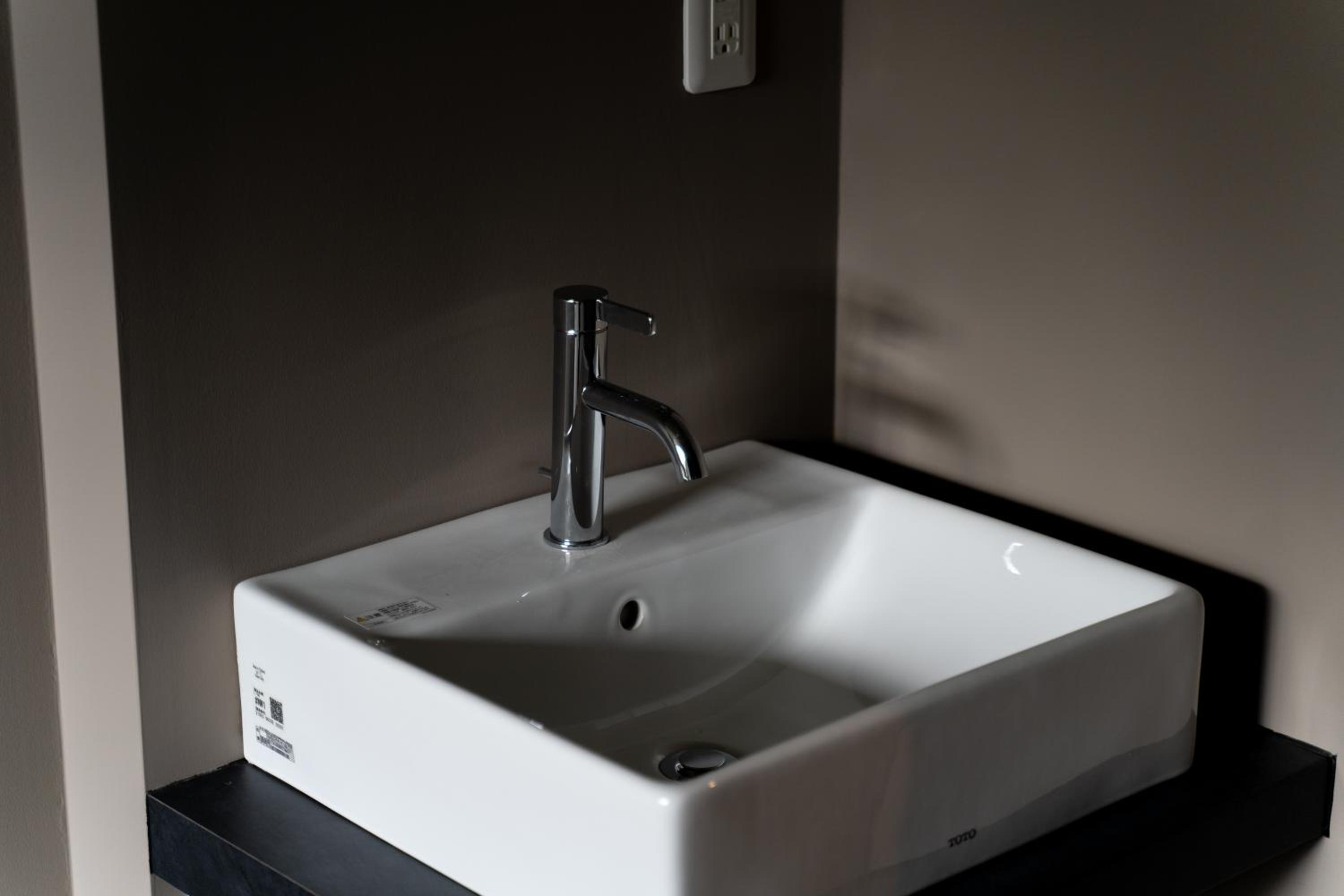 Standard Twin Room with Shared Bathroom photo 2