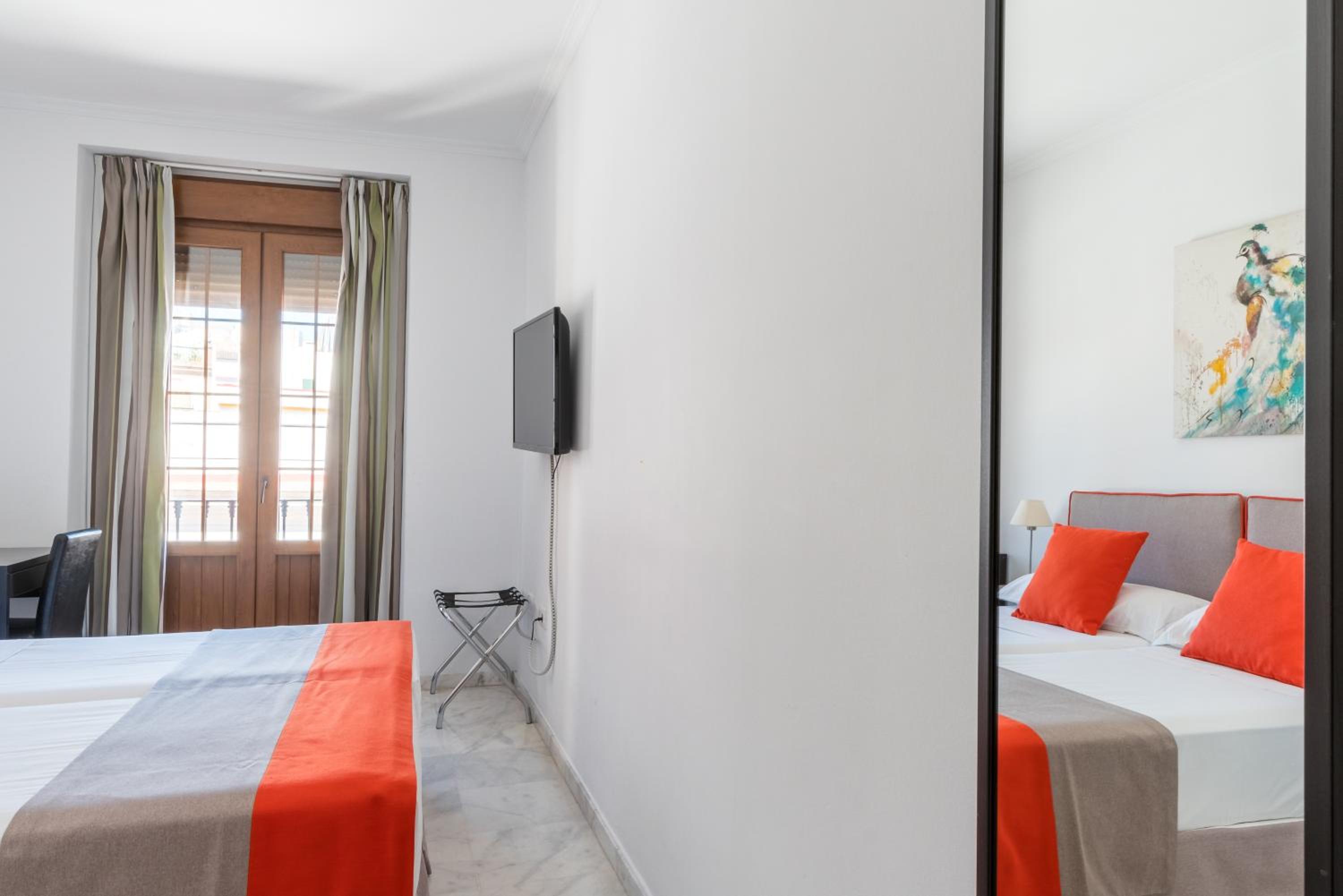 Deluxe Double Room - Photo 14