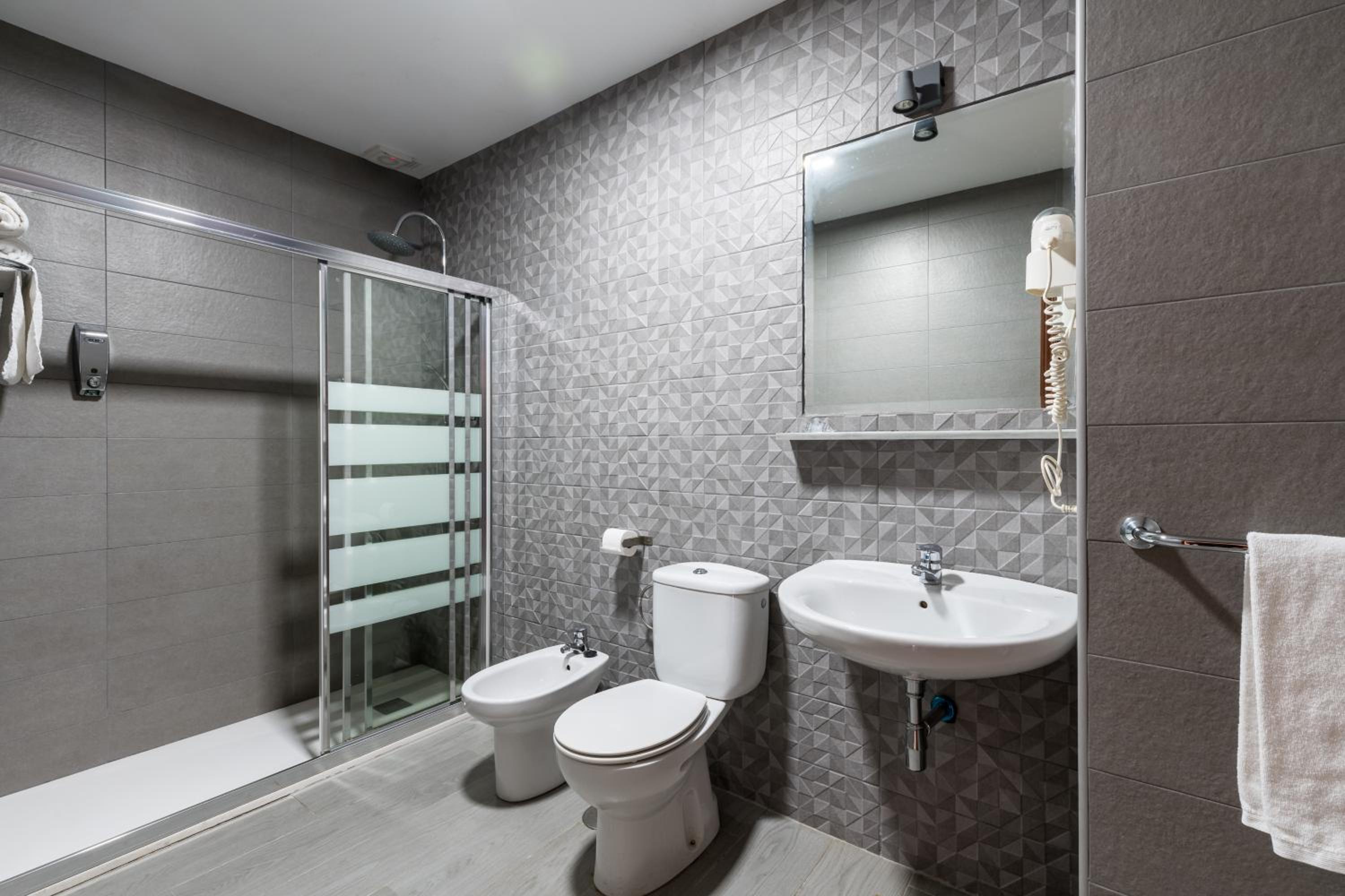 Deluxe Double Room - Photo 7