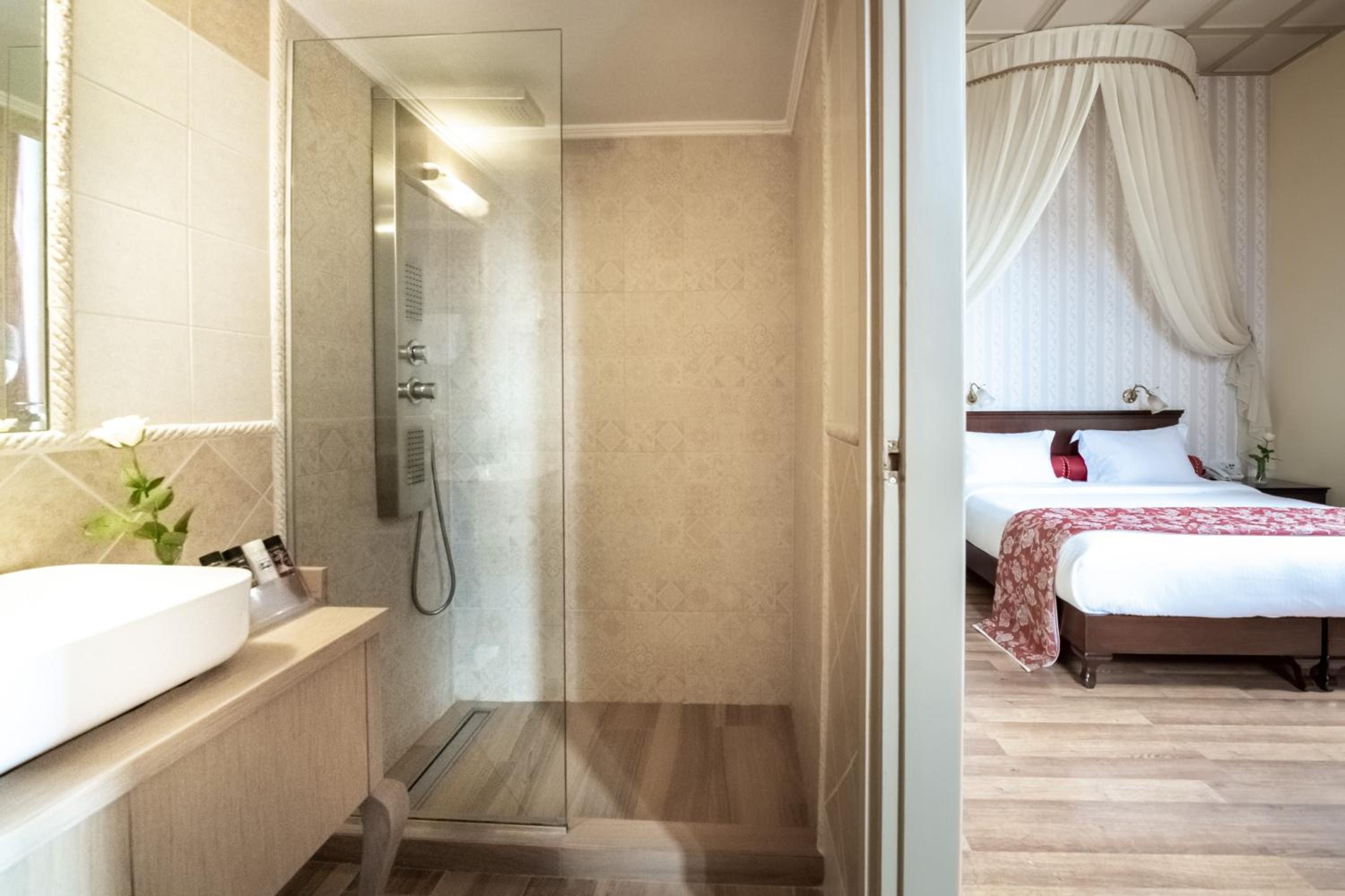 Premium Double or Twin Room with Sea View - Photo 4