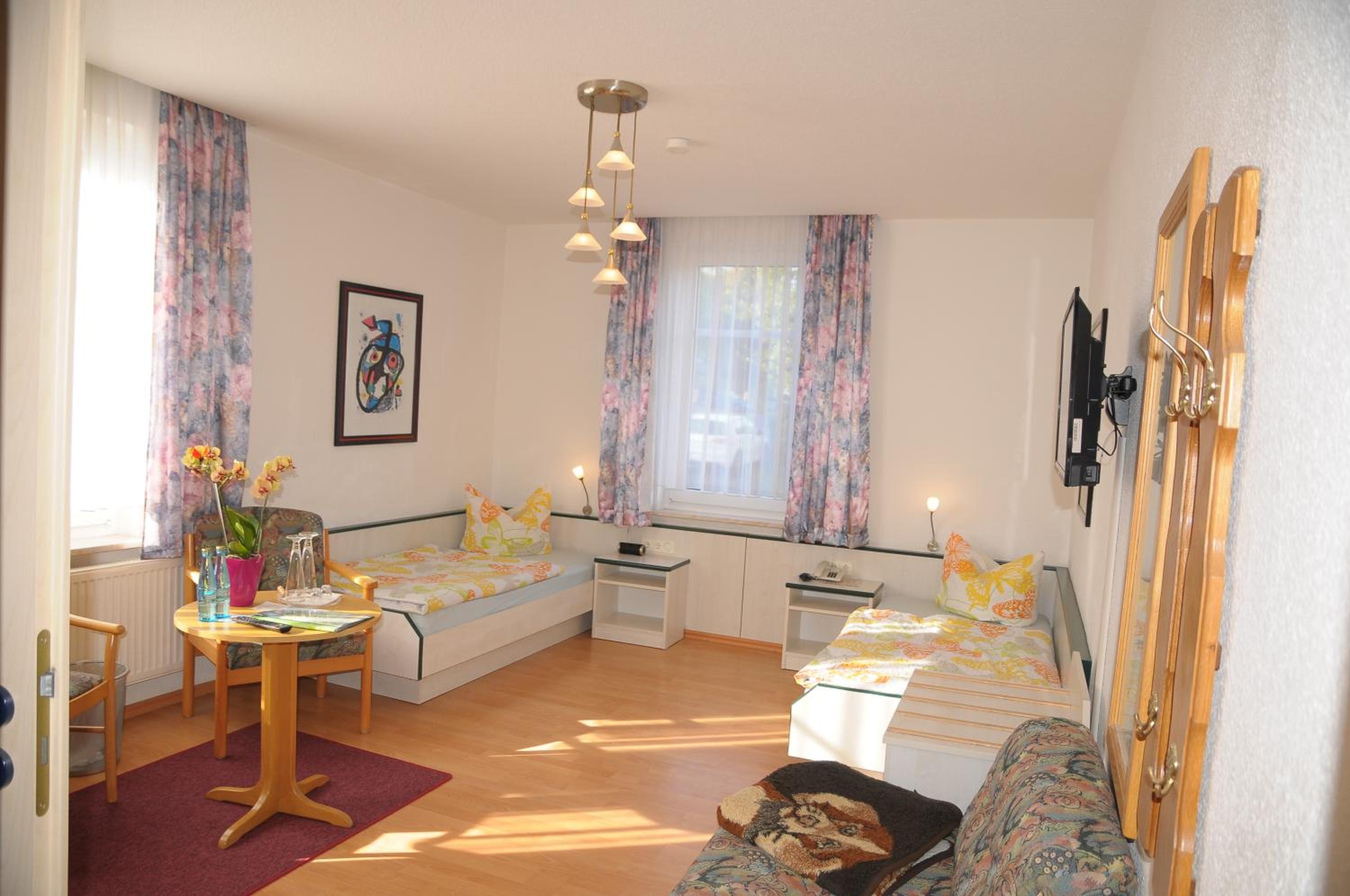 Twin Room with Extra Bed photo 1