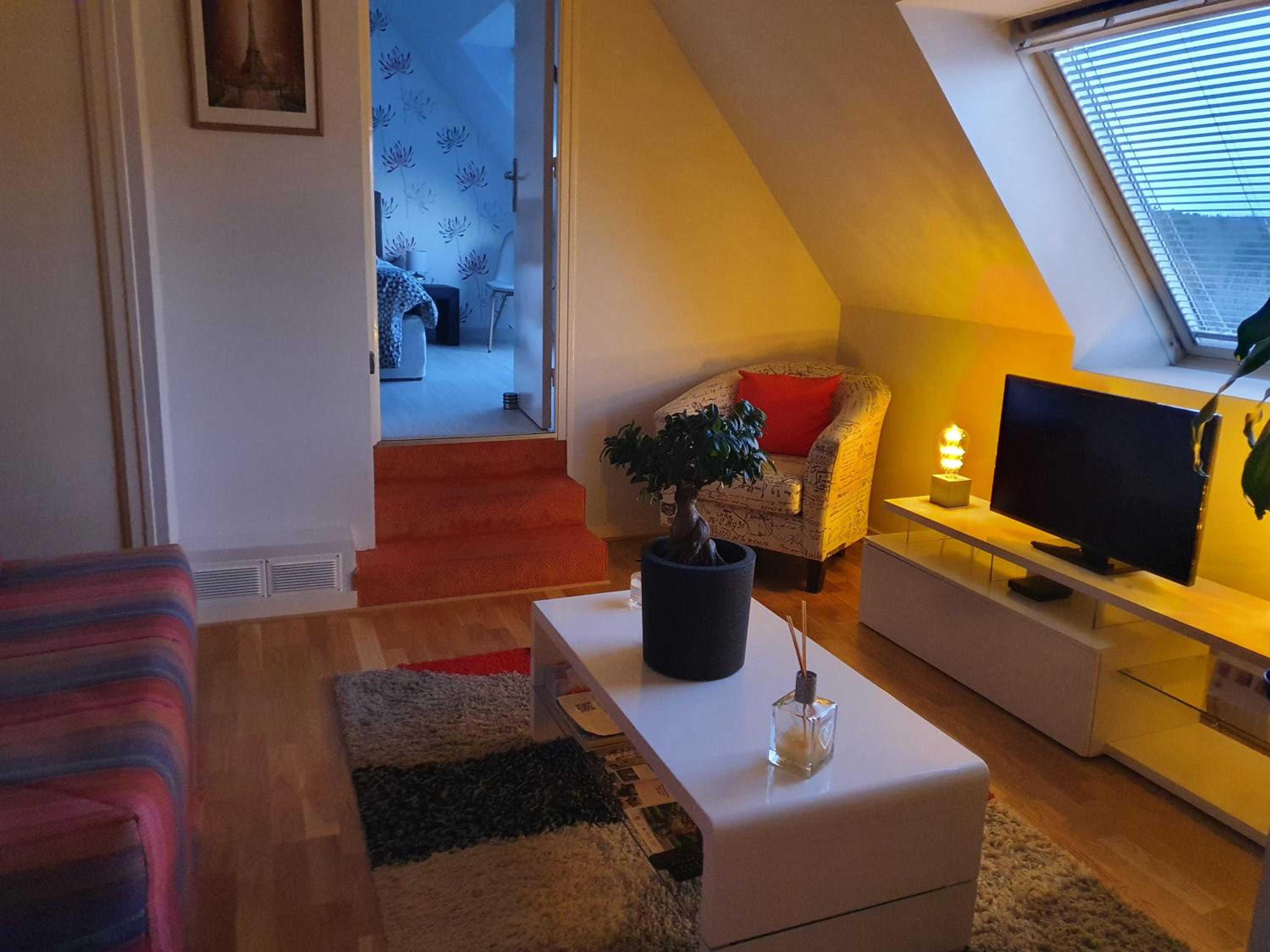 Deluxe Double Room with Bath - Photo 8