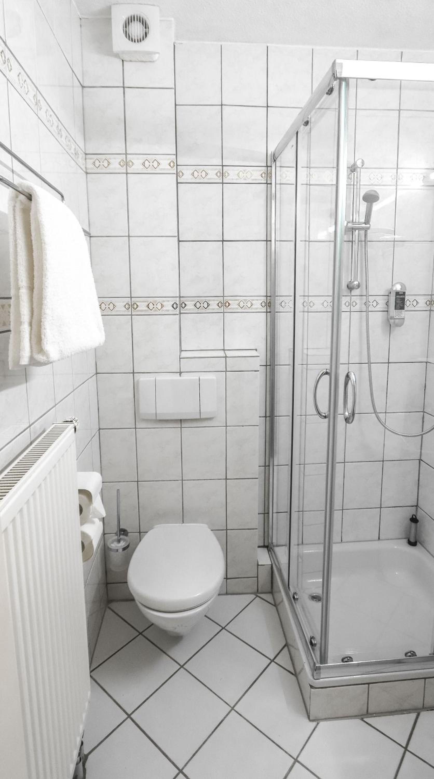 Single Room with Private Bathroom photo 2